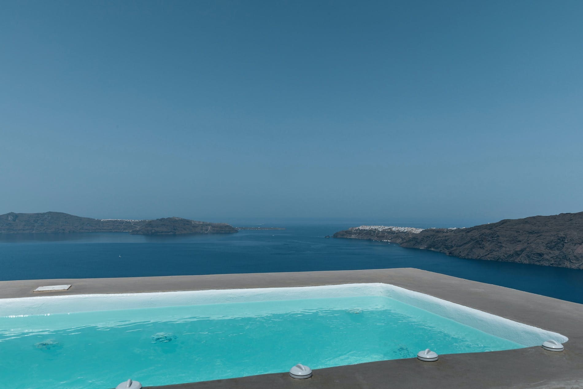 Villa Imerovigli Santorini: Romantic 2-Bedroom Villa with Hot Tub and Sea View, Santorini