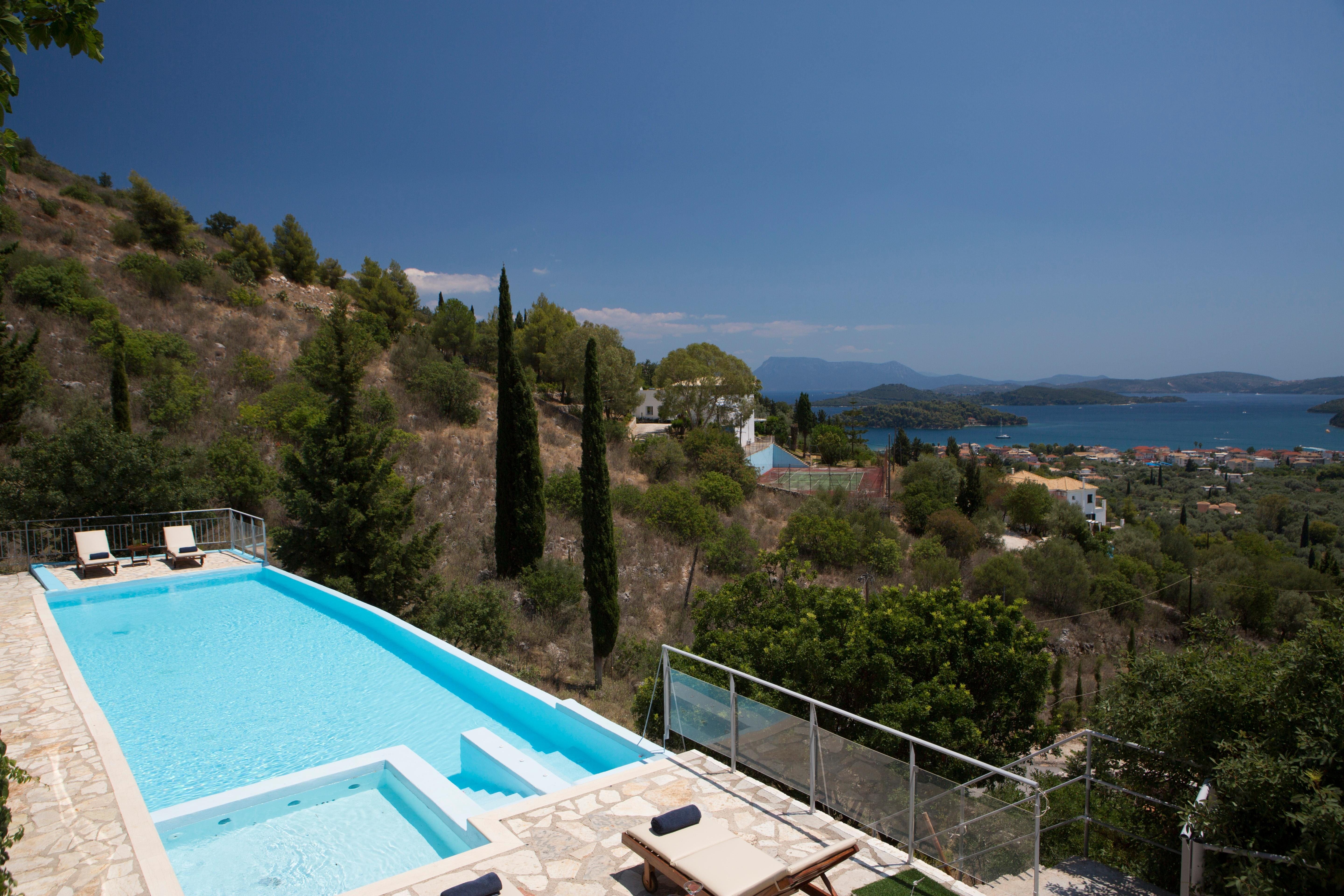 Villa Ionio Lefkada: Spacious 4-Bedroom Apartment with Seaview and Pool, Lefkada