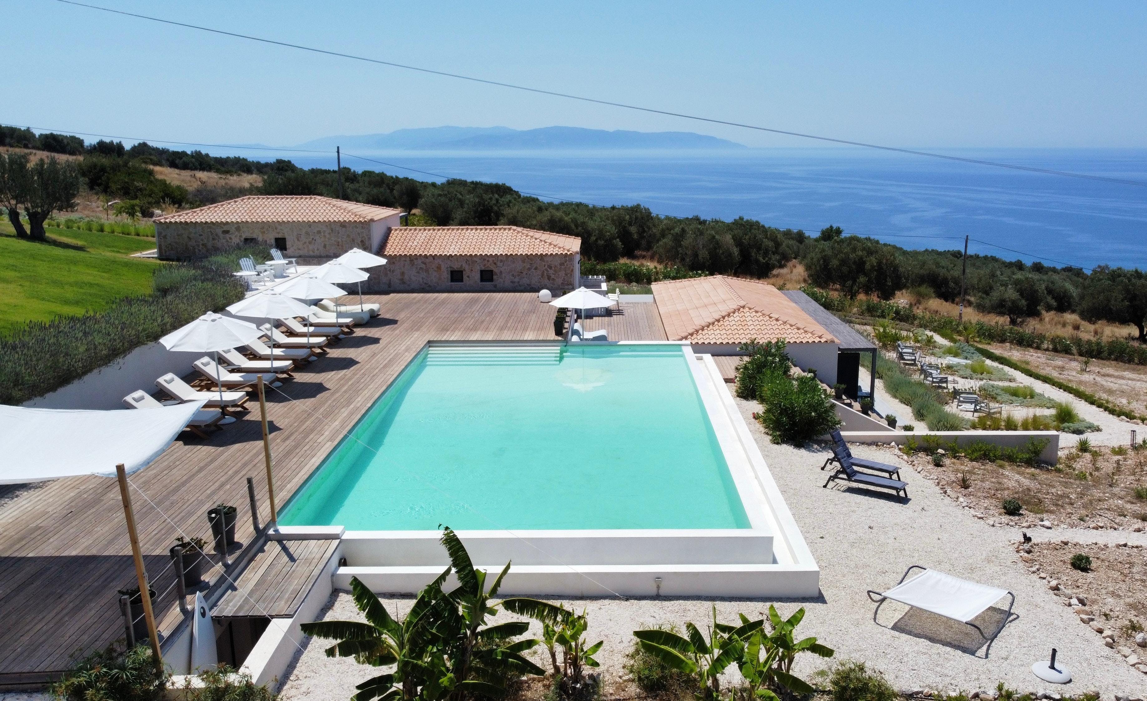 Villa Ionio Livathos: 11-Bedroom Luxury Villa with Infinity Pool, Livathos