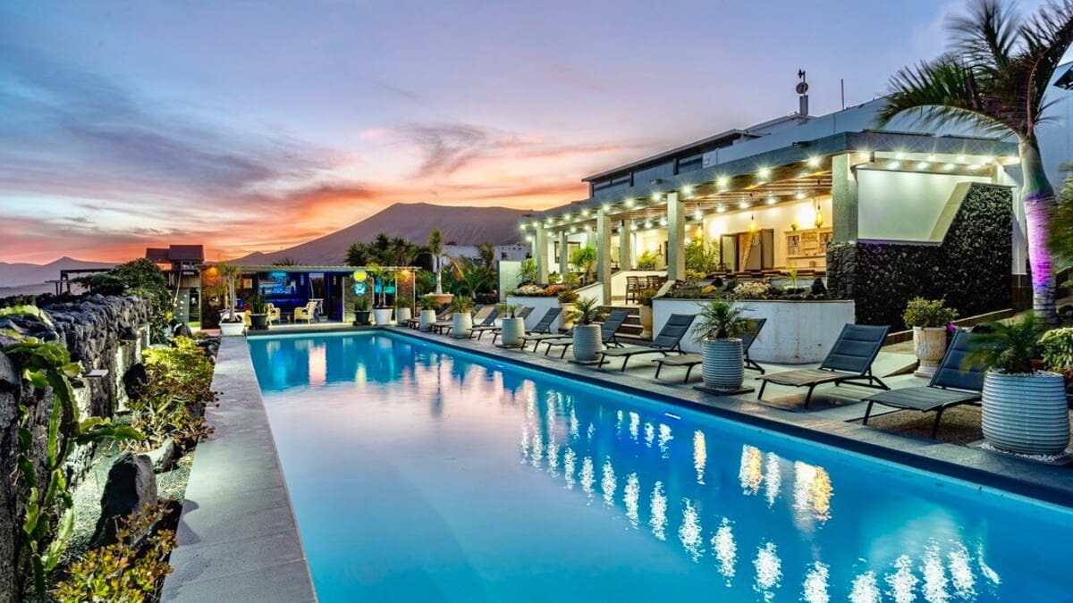 Villa Jable Las Palmas: Luxury 12-Bedroom Villa with Pool and Tennis Court, Las Palmas