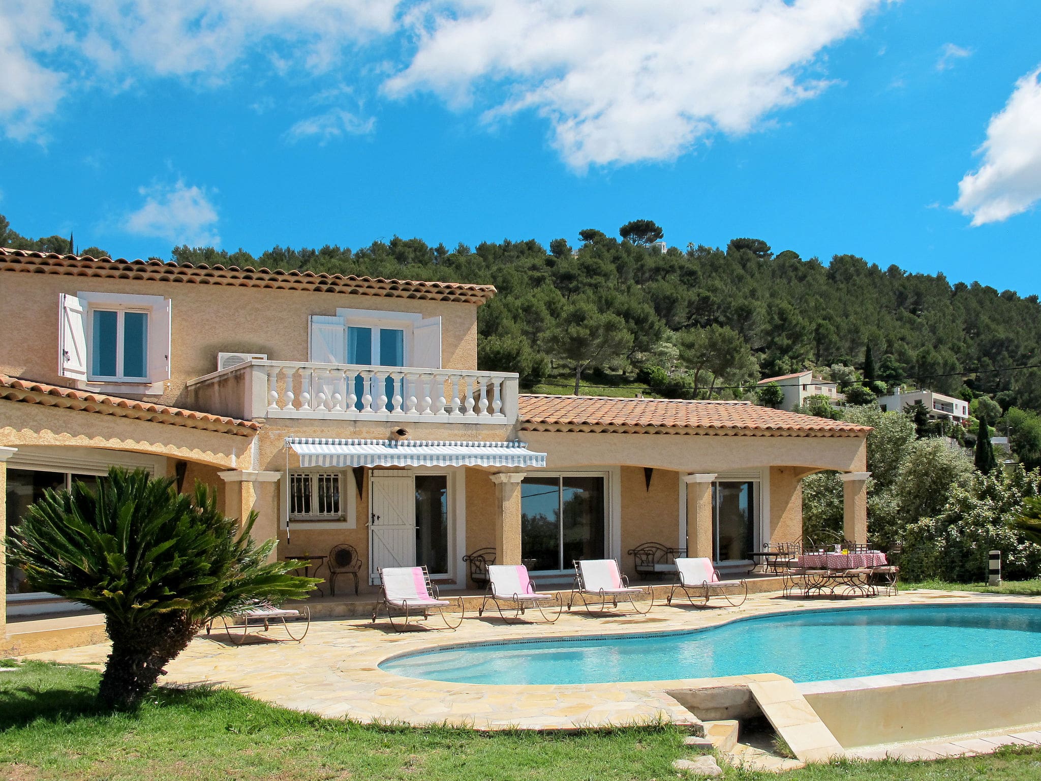 Villa Janas Carqueiranne: Stunning 5-Bedroom Mediterranean Villa with Private Pool and Sea Views in Provence France