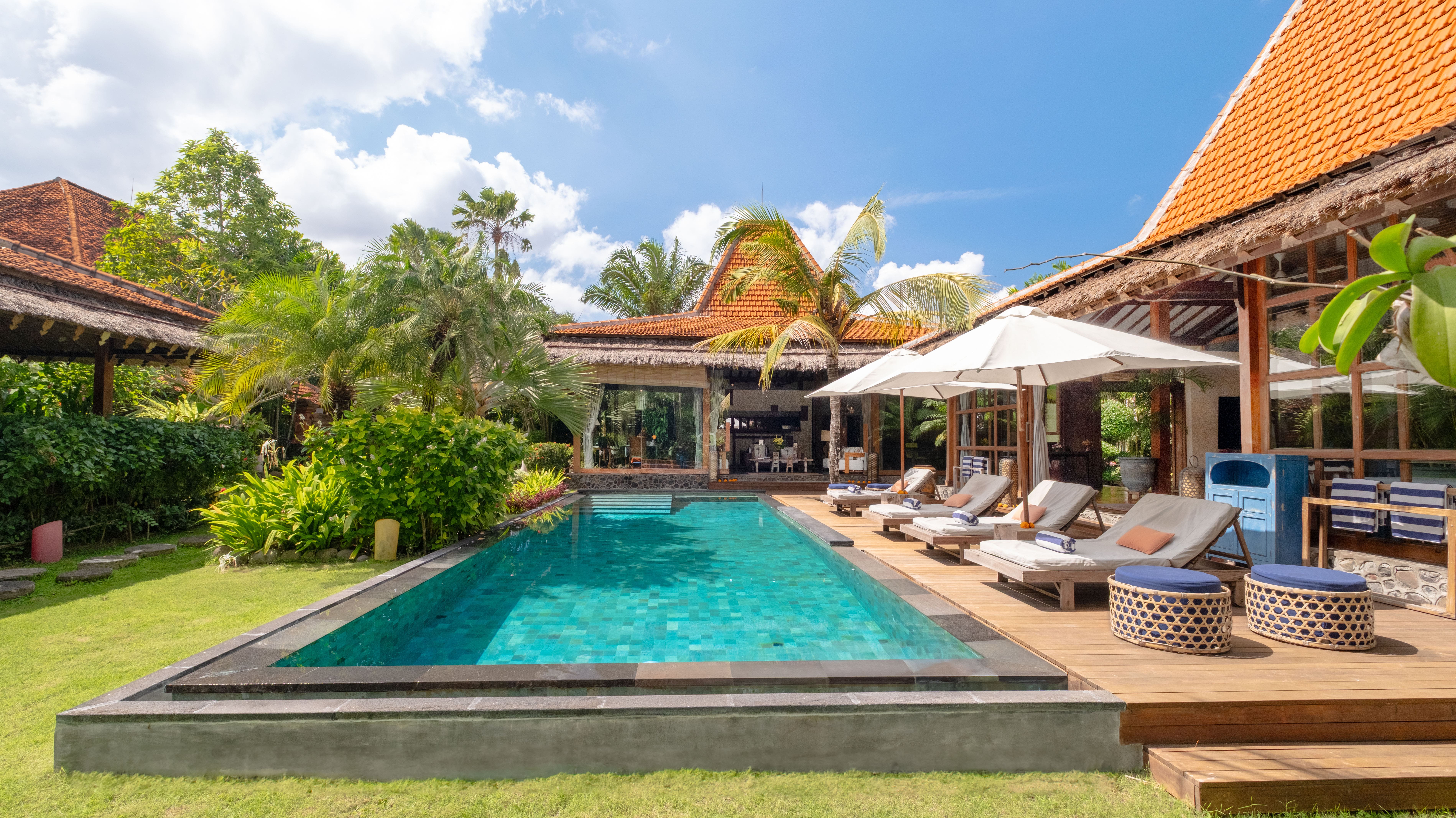 Villa Jongo Canggu: 7-Bedroom Villa Rental with Pool and Tennis Court, Bali