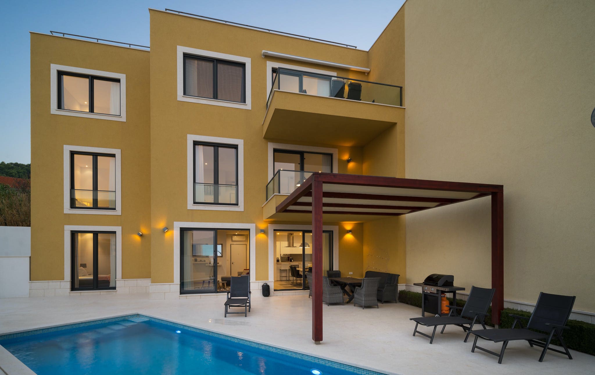 Villa Jugo Split Split: Spacious 6-Bedroom Apartment with Seaview and Pool, Split