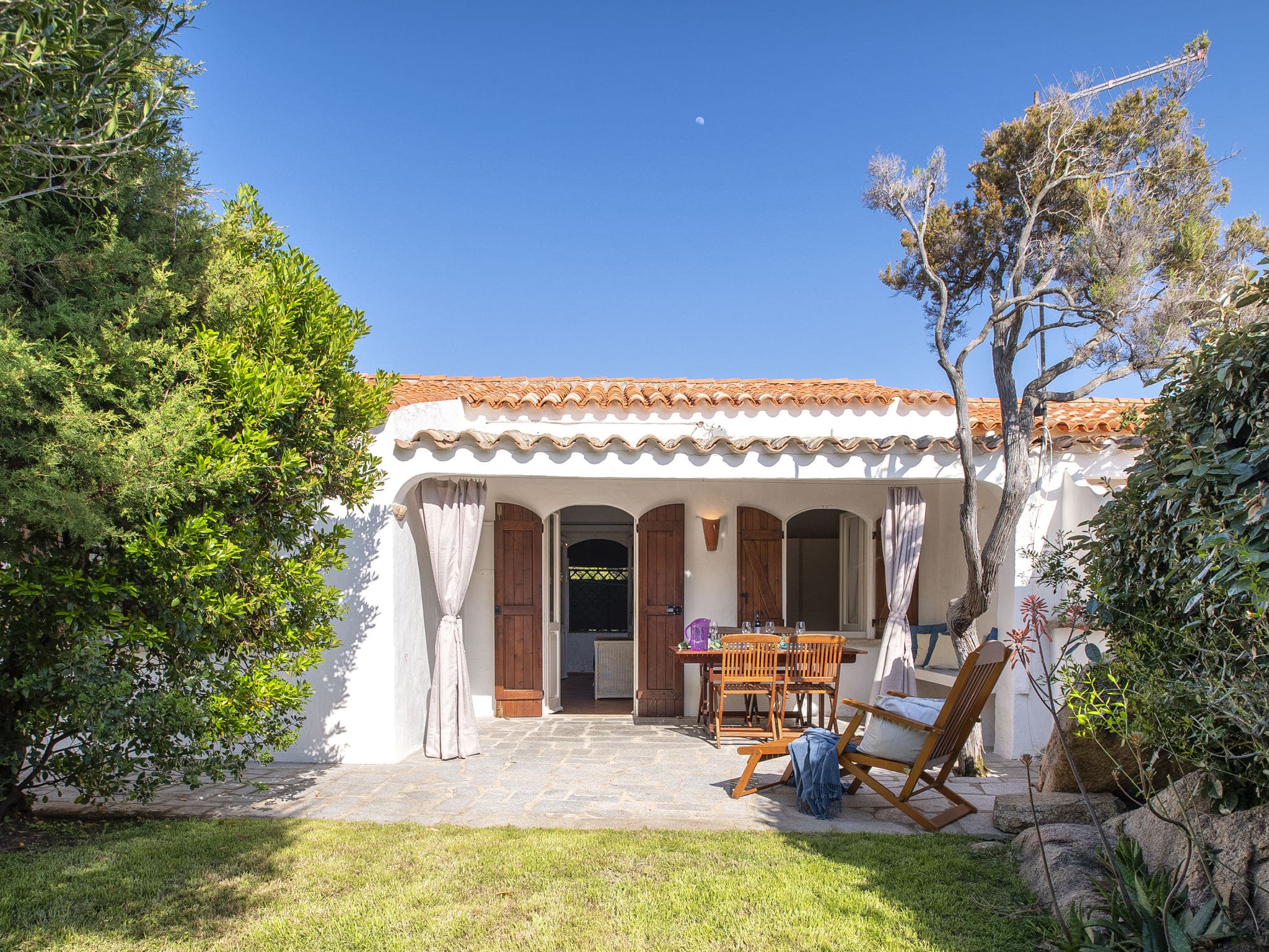Villa Juniperus Porto Cervo: Modern 2-Bedroom Villa with Garden Terrace and BBQ Near Capriccioli Beach Costa Smeralda
