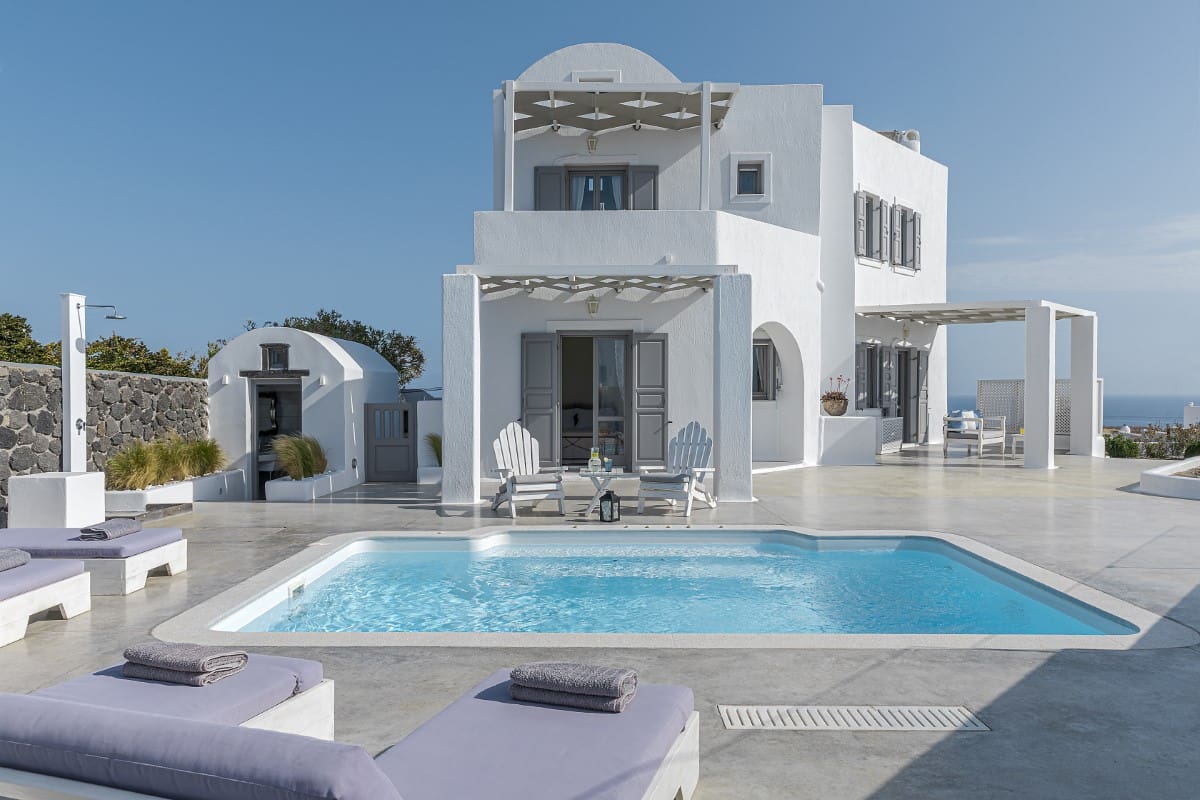 Villa Kaldera Akrotiri: 3-Bedroom Luxury Apartment with Pool and Hot Tub, Santorini