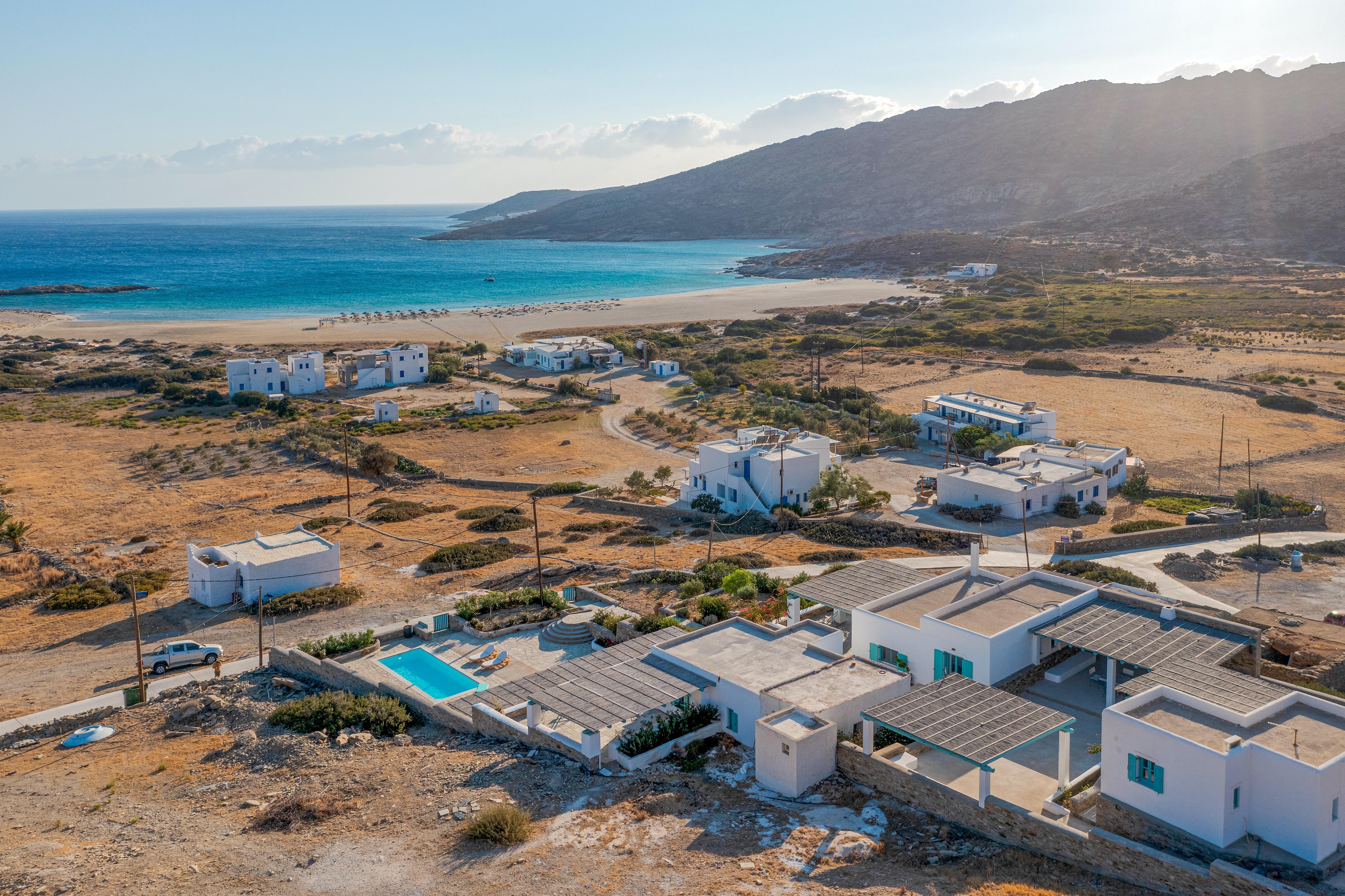Villa Kallisti Santorini Santorini 3: Luxury 2-Bedroom Apartment with Shared Pool and Sea Views, Santorini
