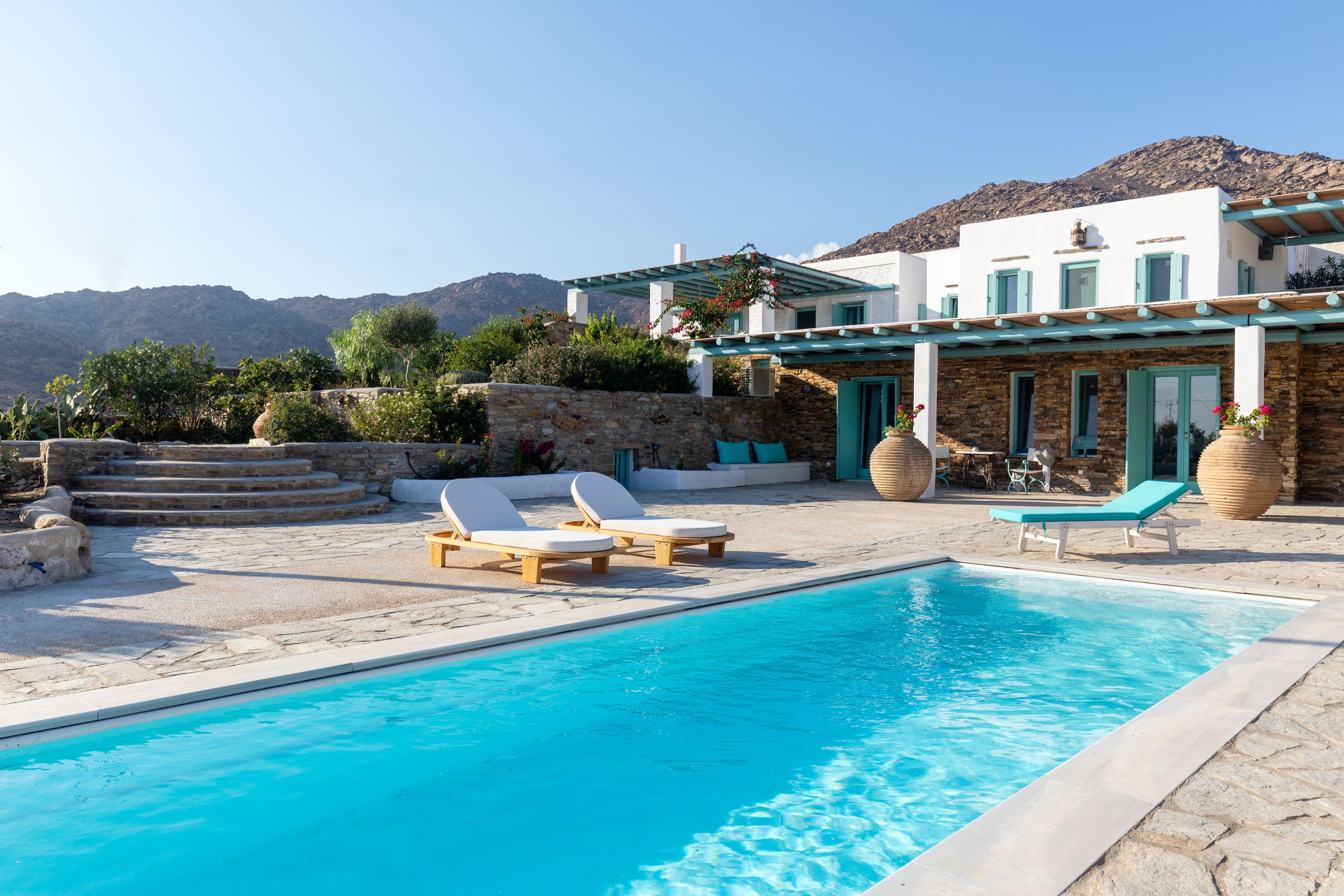 Villa Kallisti Santorini Santorini 3: Luxury 2-Bedroom Apartment with Shared Pool and Sea Views, Santorini