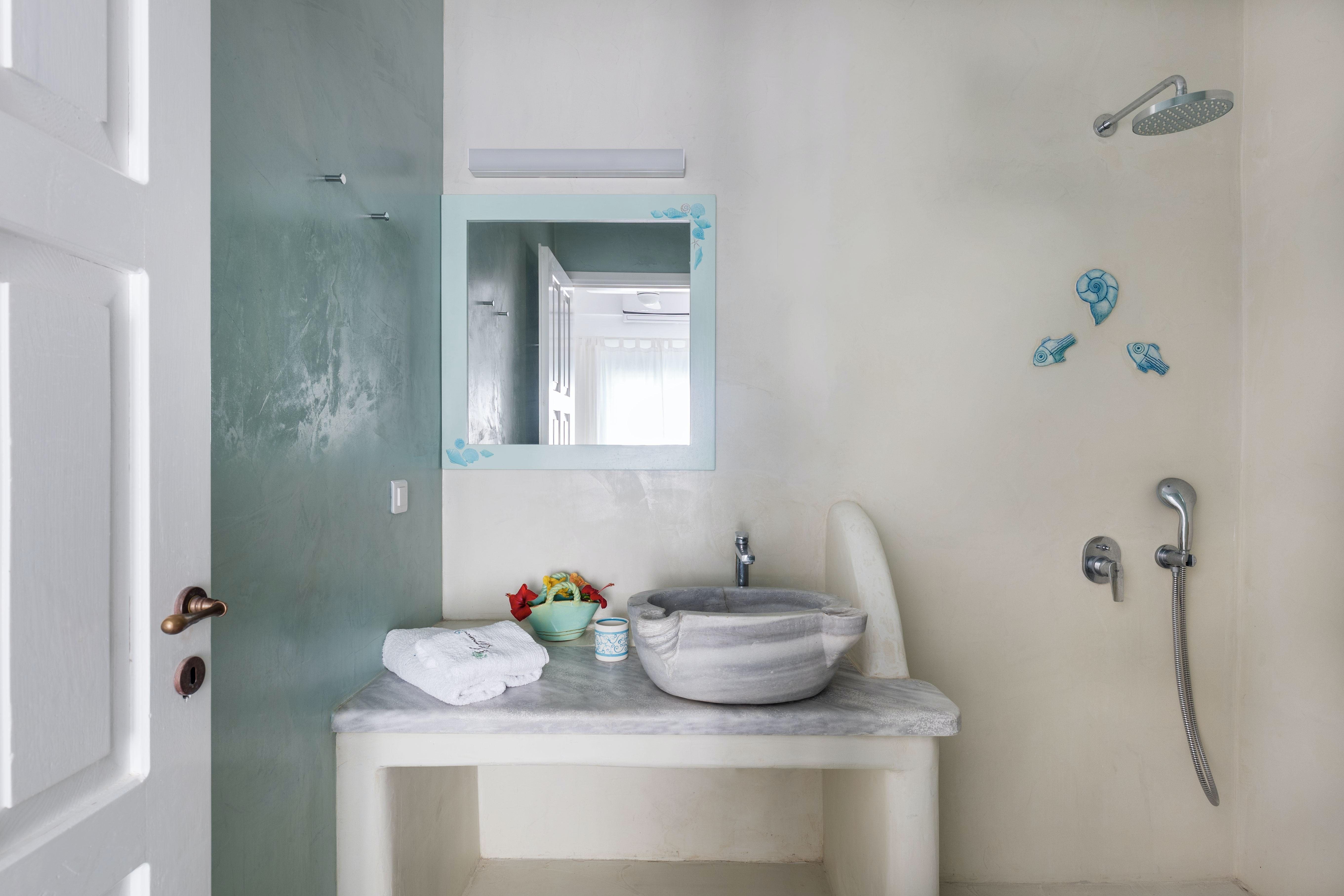Villa Kallisti Santorini Santorini 3: Luxury 2-Bedroom Apartment with Shared Pool and Sea Views, Santorini