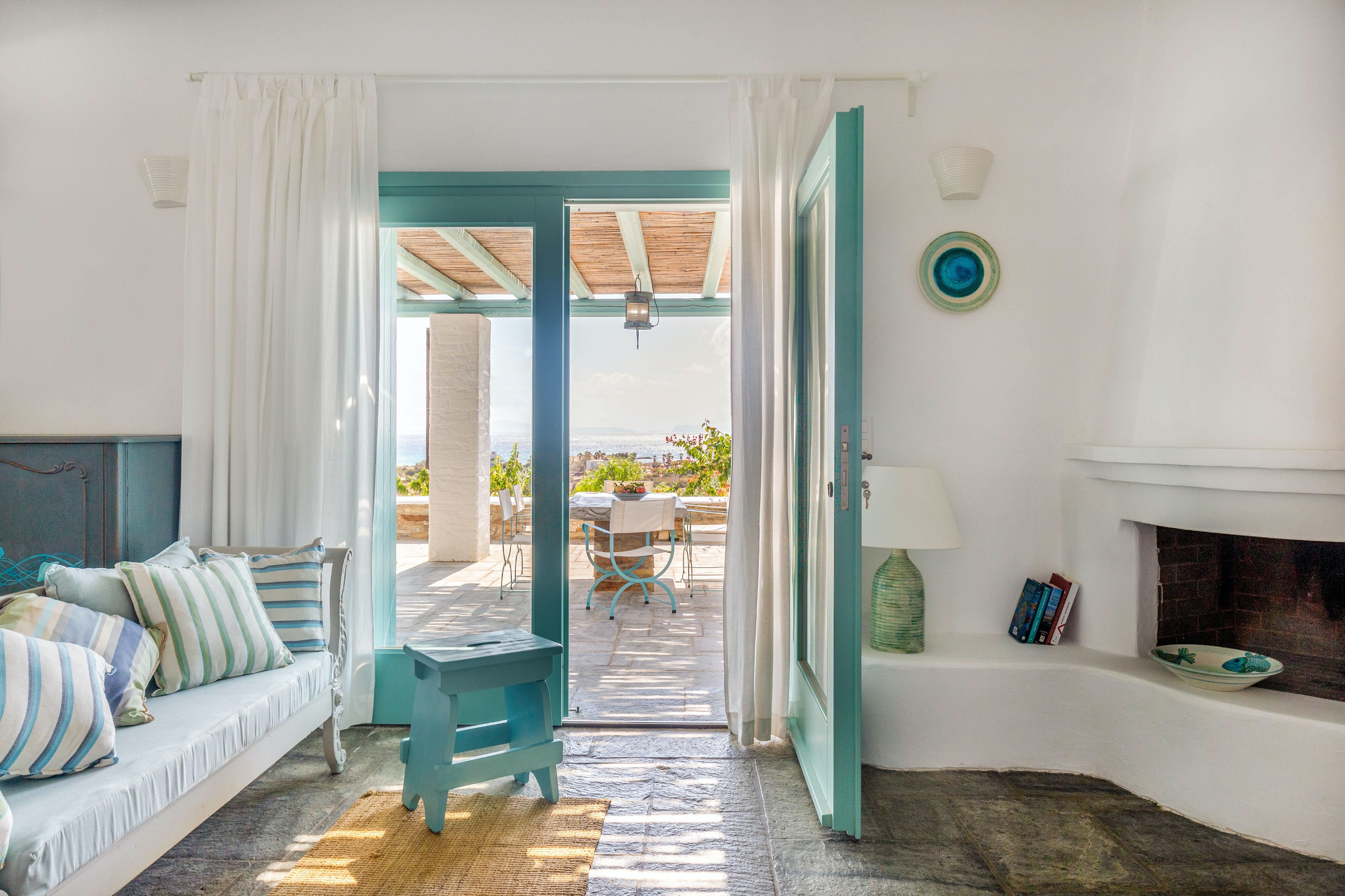 Villa Kallisti Santorini Santorini 3: Luxury 2-Bedroom Apartment with Shared Pool and Sea Views, Santorini