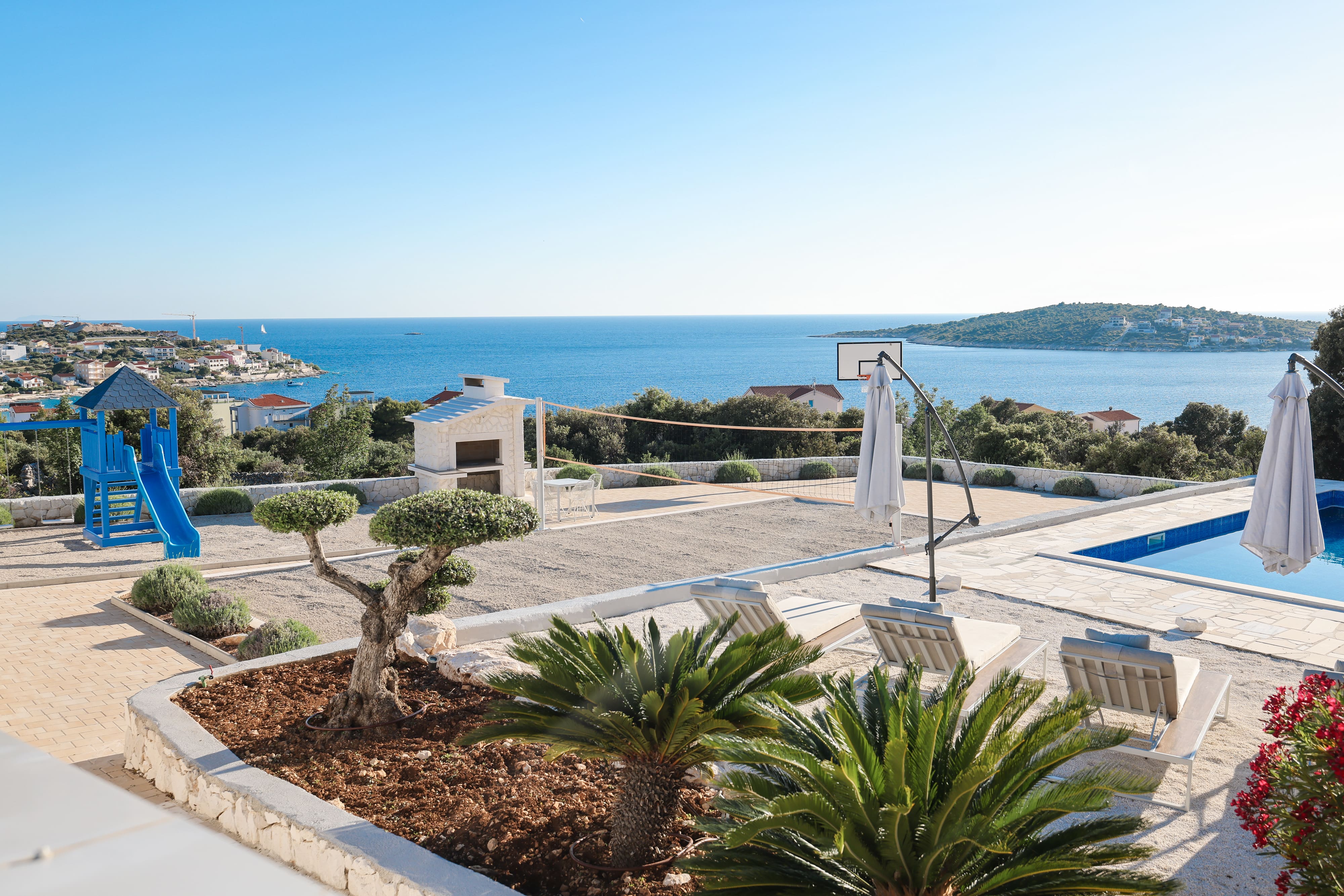 Villa Kaštela Split Split: Elegant 3-Bedroom Villa with Sea Views and Pool, Split