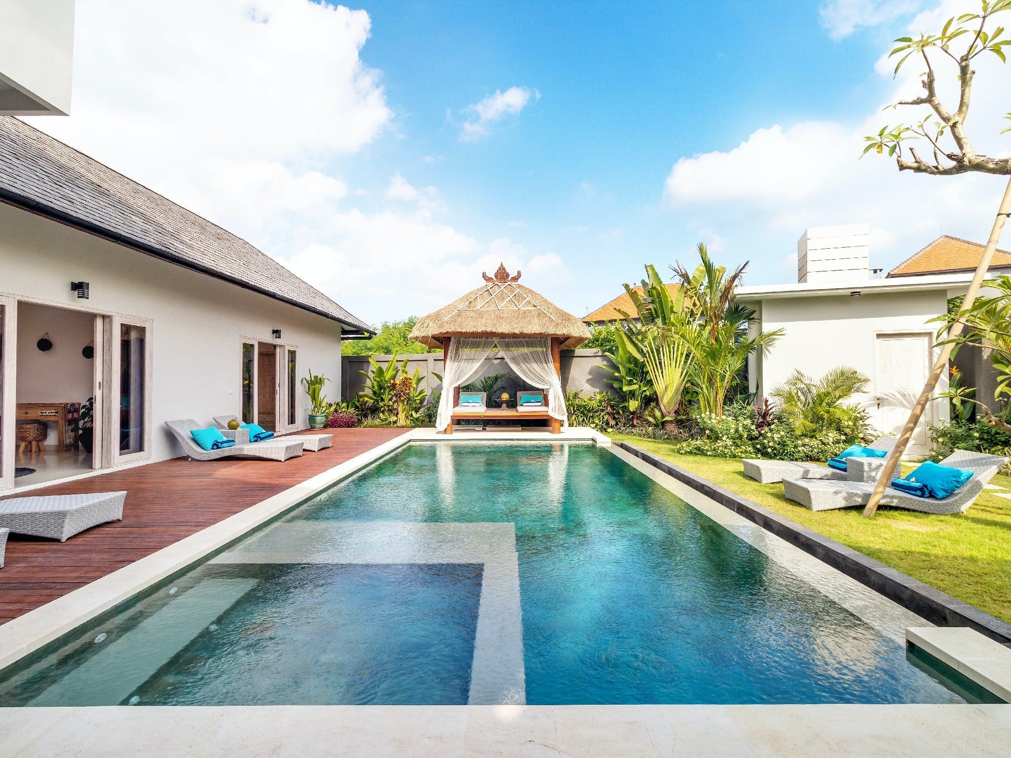 Villa Kayu Batu: Luxury 7-Bedroom Villa with Seaviews and Pool, Bali