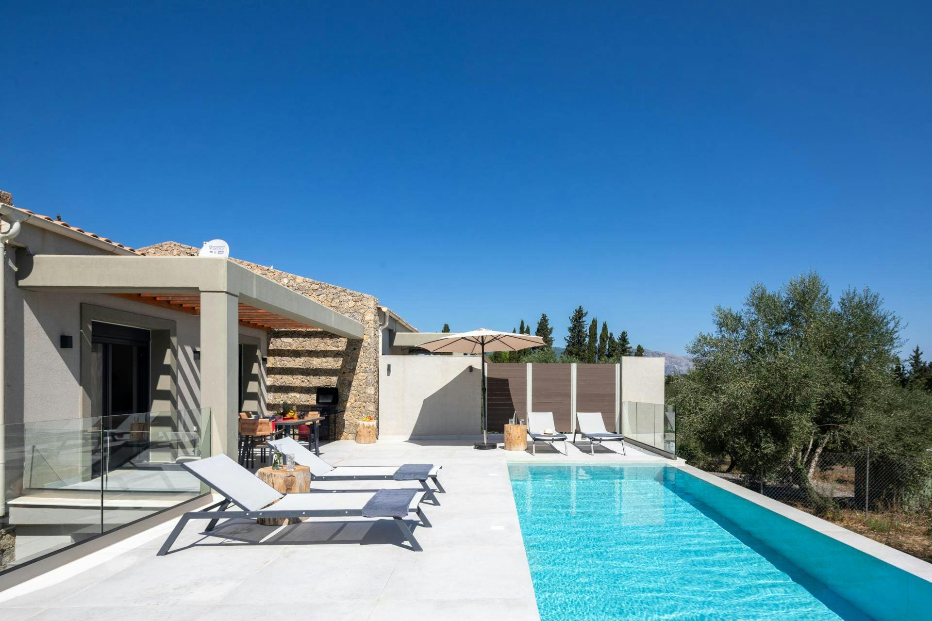 Villa Kerkyra Corfu Corfu 2: Charming 2-Bedroom House with Sea Views, Corfu