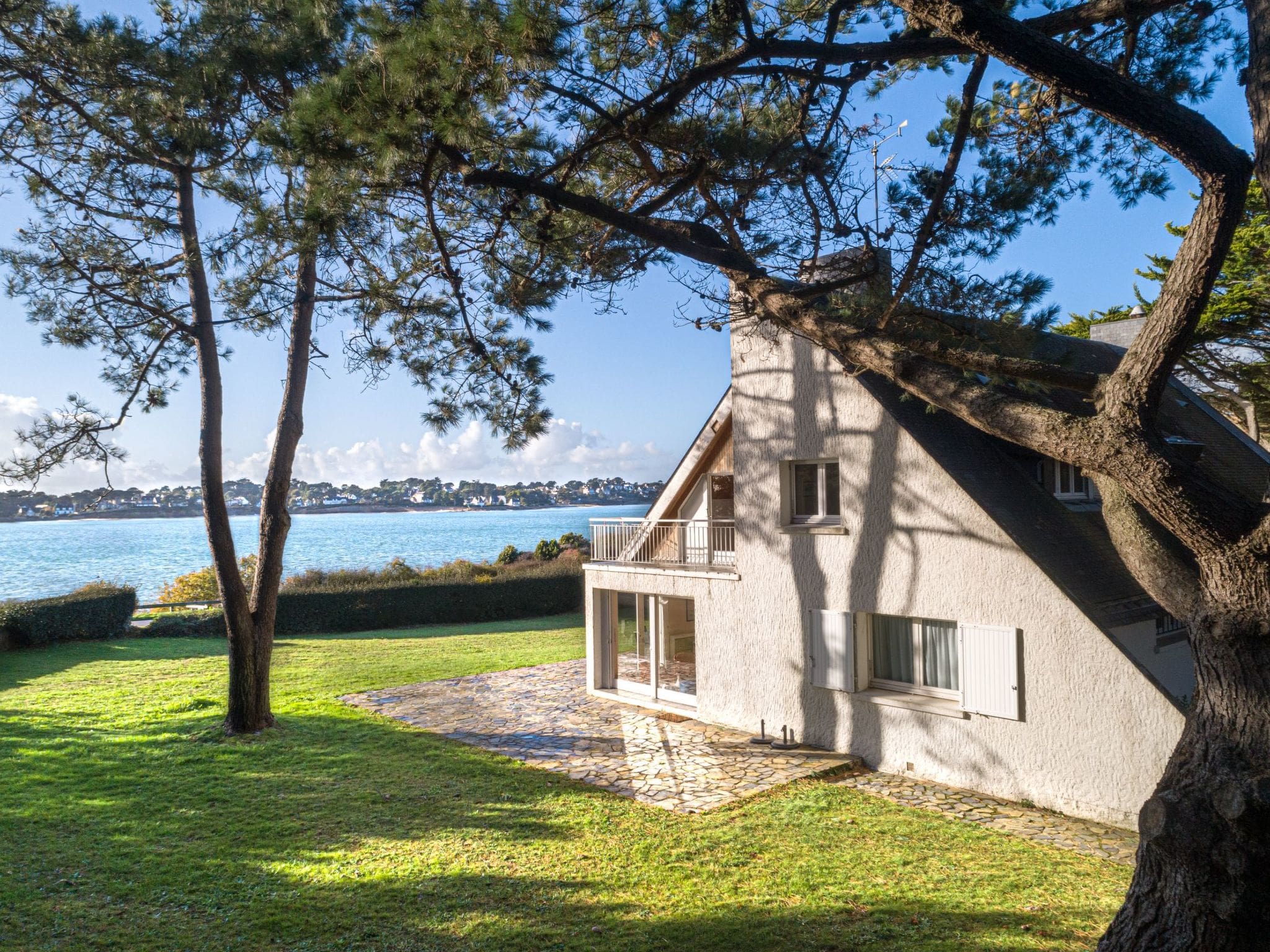 Villa Kernevest Saint-Philibert: Spectacular 6-Bedroom Seaside Villa with Tennis Court and Sea Views in Brittany France