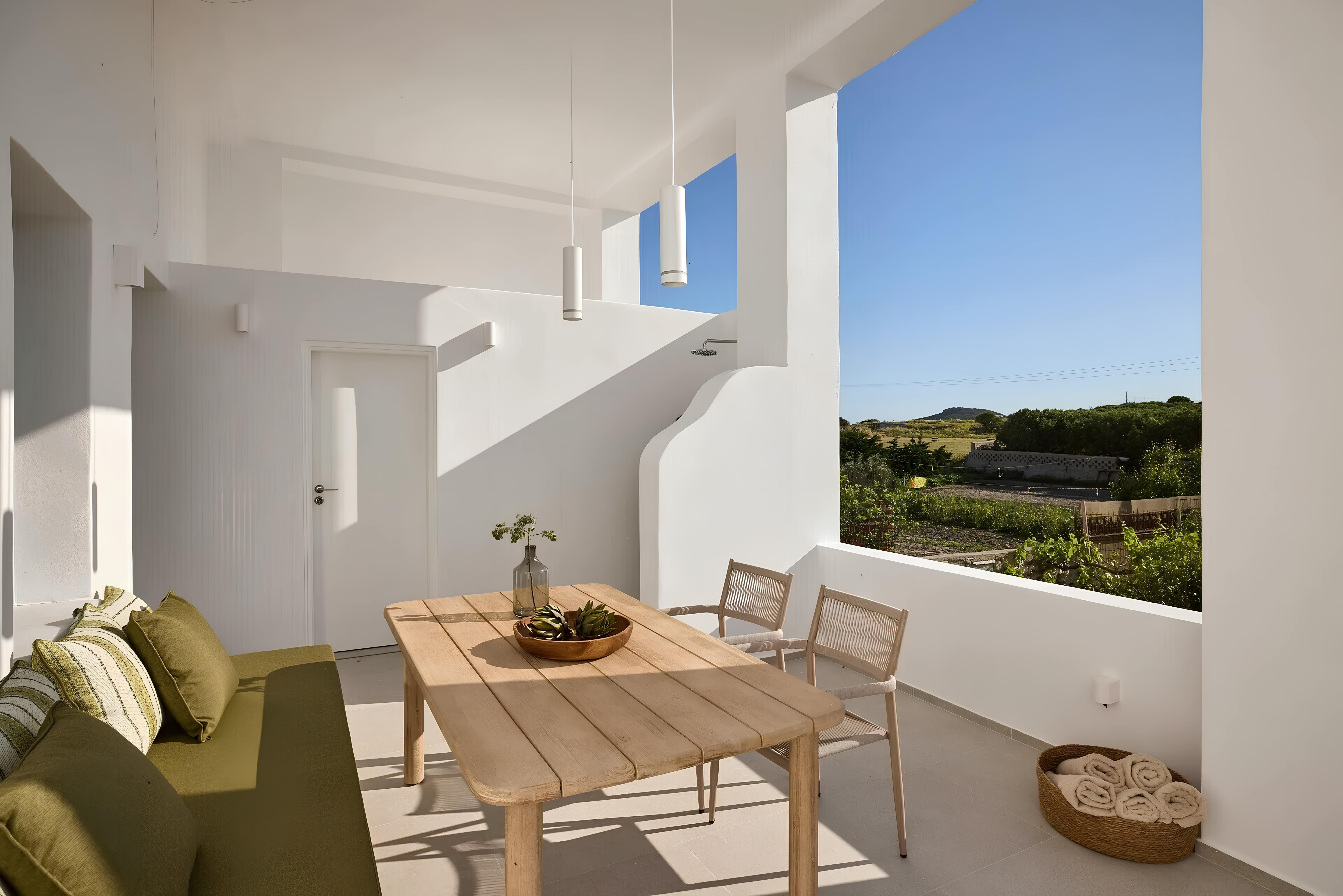 Villa Kipos Milos Milos: Luxury 2-Bedroom Villa with Sea View and Hot Tub, Milos