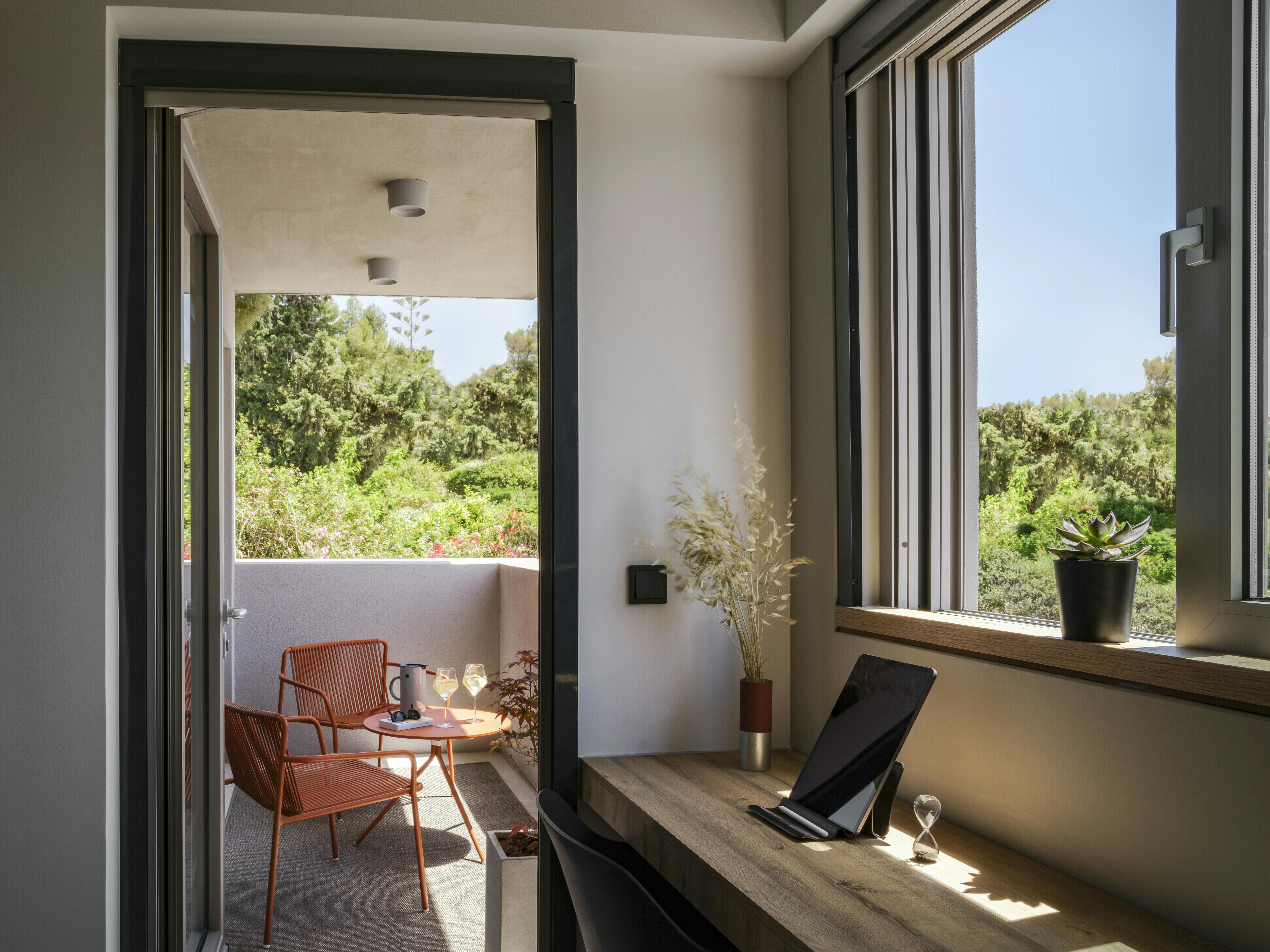 Villa Kokkino Voulas: Modern 3-Bedroom Apartment Rental with Seaview and Beachfront, East Attica
