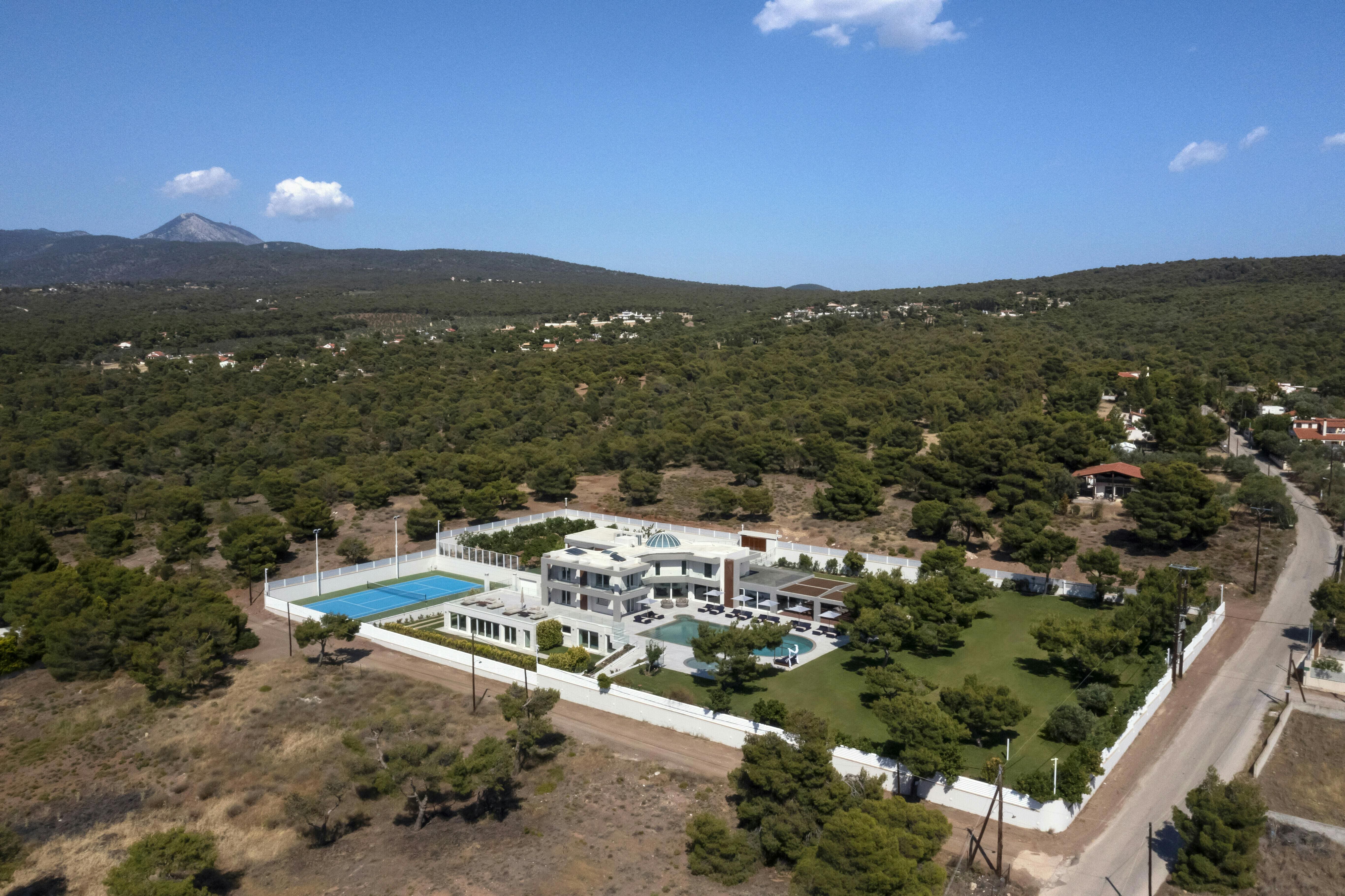 Villa Koryfi Corinthia: Luxury 9-Bedroom Villa with Private Pool and Hot Tub, Corinthia