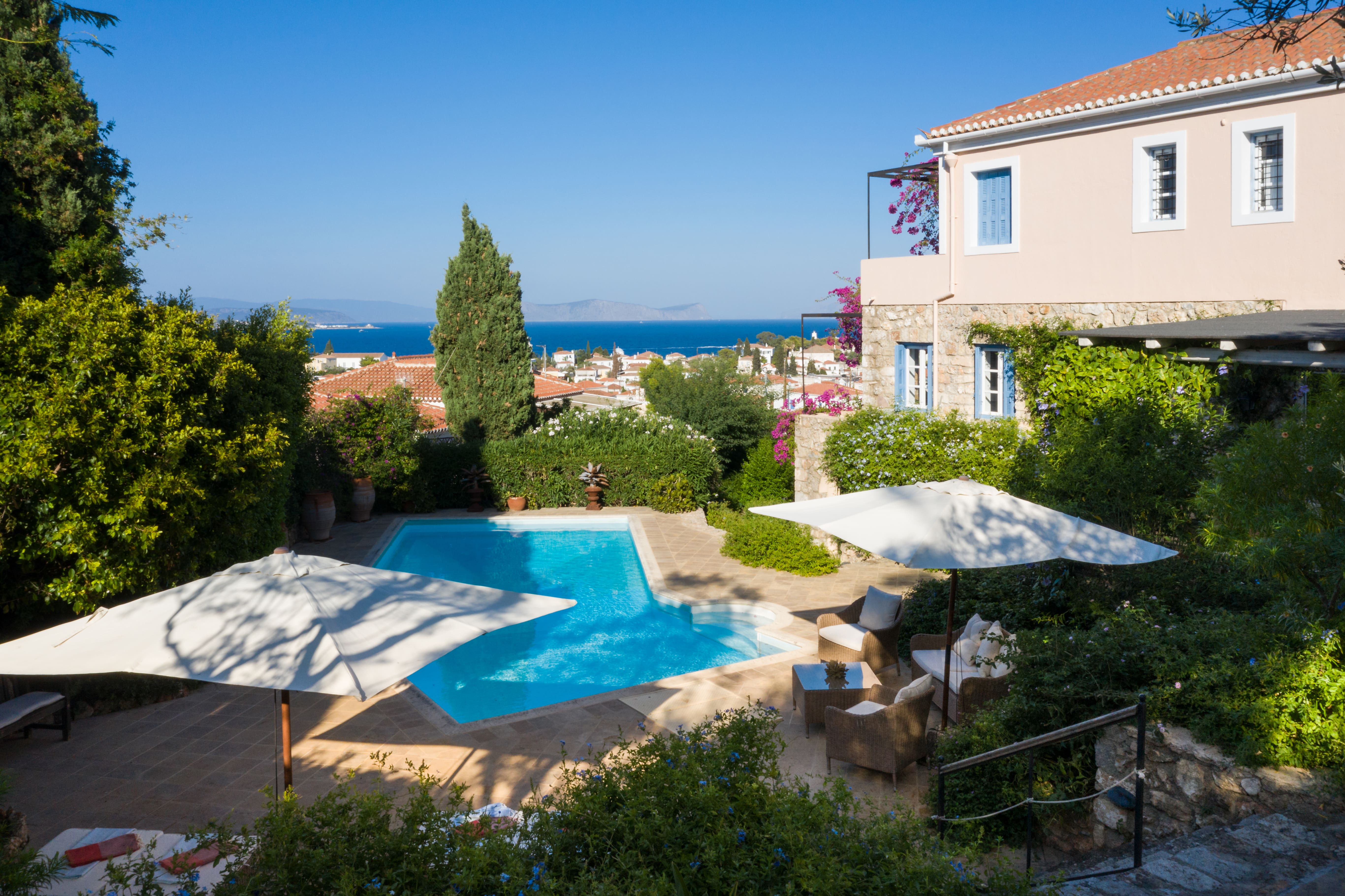 Villa Kounoupitsa Spetses: Stunning 5-Bedroom Luxury Villa with Pool, Spetses