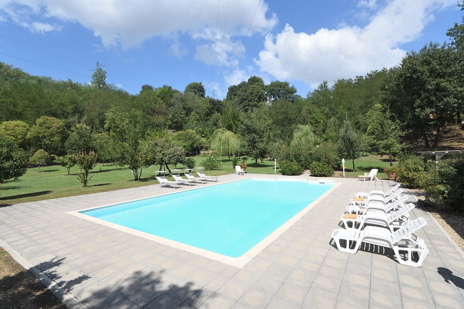 Villa La Vigna Arezzo: Spacious 5-Bedroom Villa with Pool and Hot Tub, Arezzo