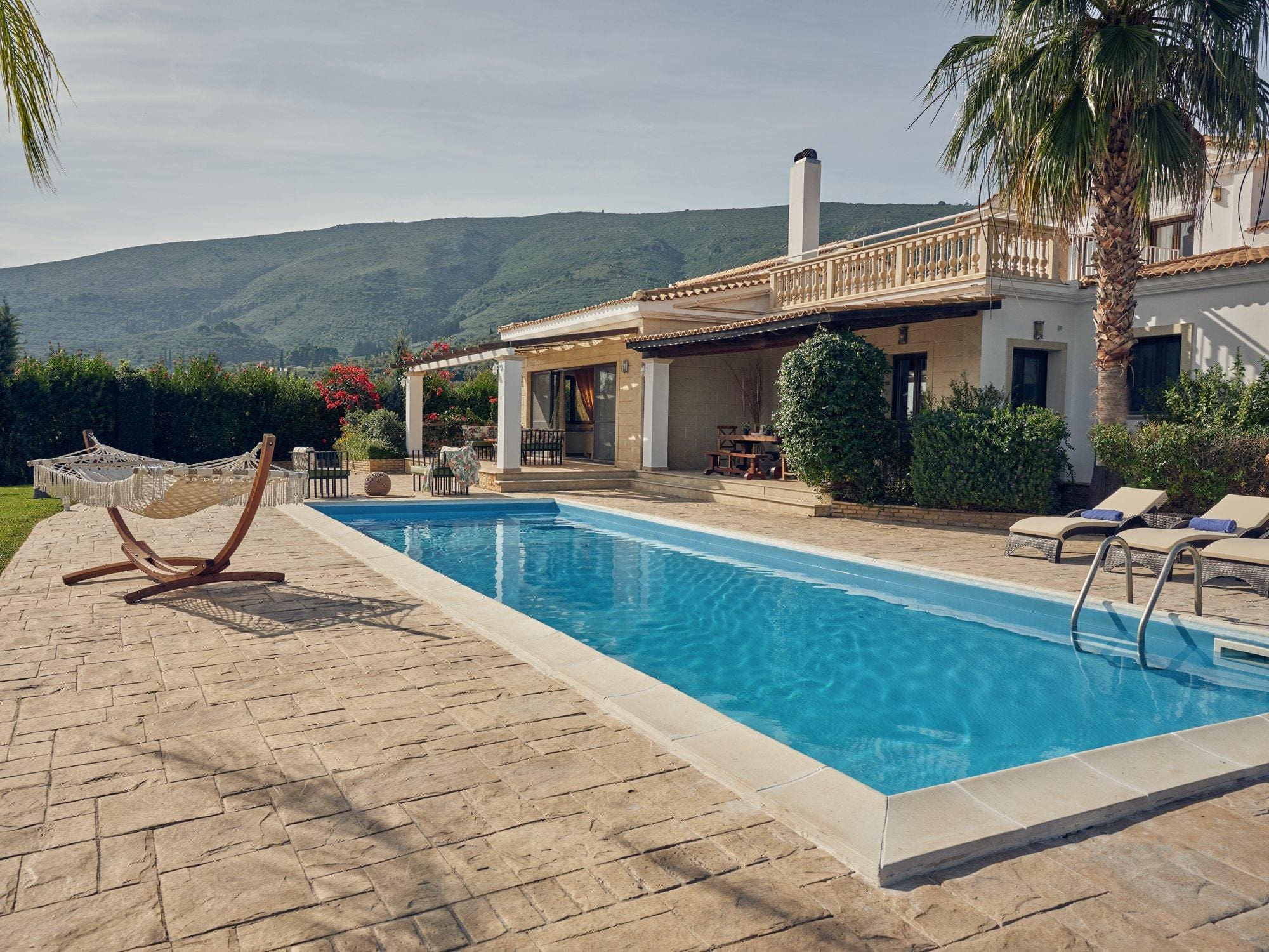 Villa Laganas Zakynthos: Spacious 4-Bedroom Apartment with Seaview and Pool, Laganas