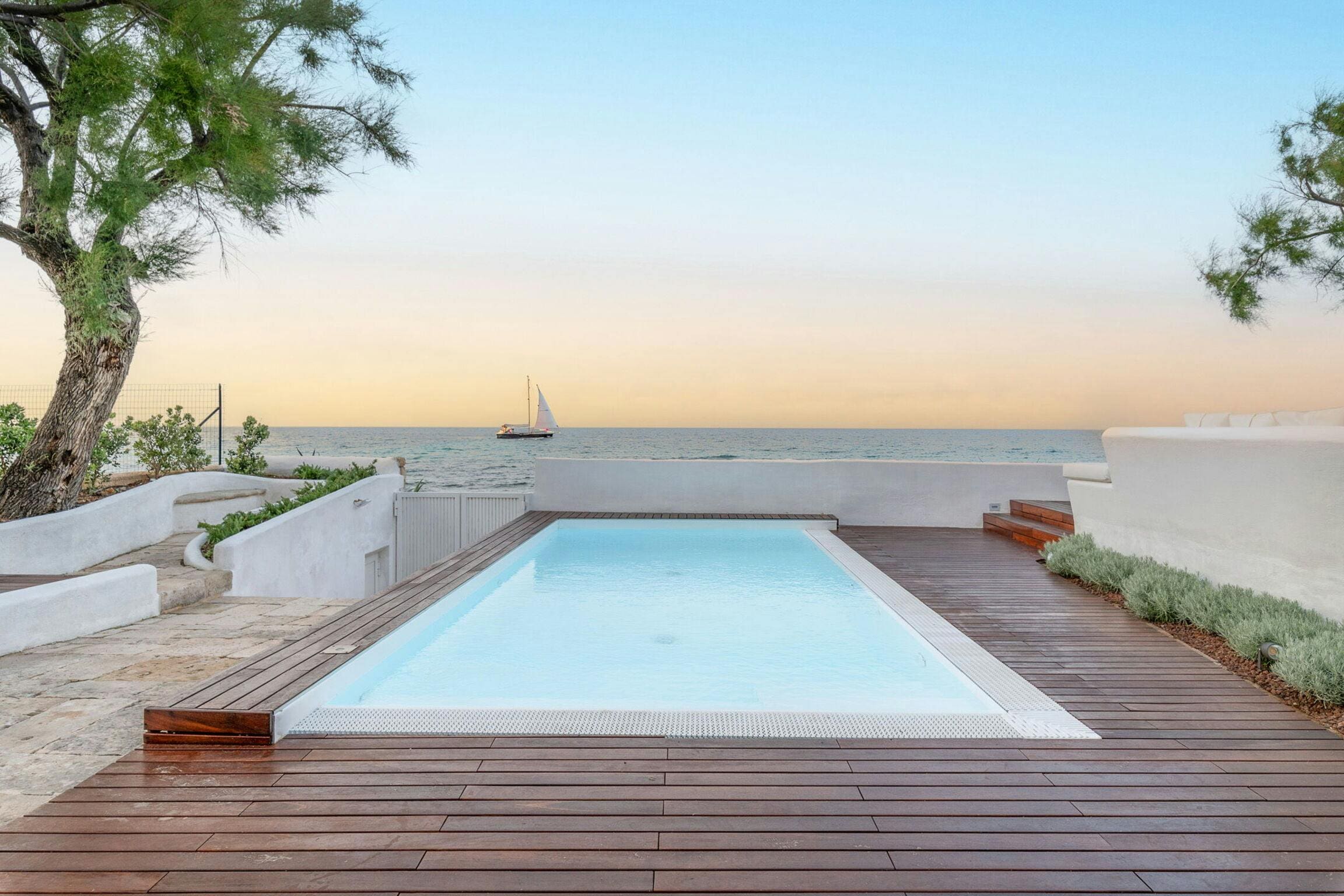 Villa Lamione Monopoli: Luxury 5-Bedroom Villa with Private Pool and Beachfront, Monopoli