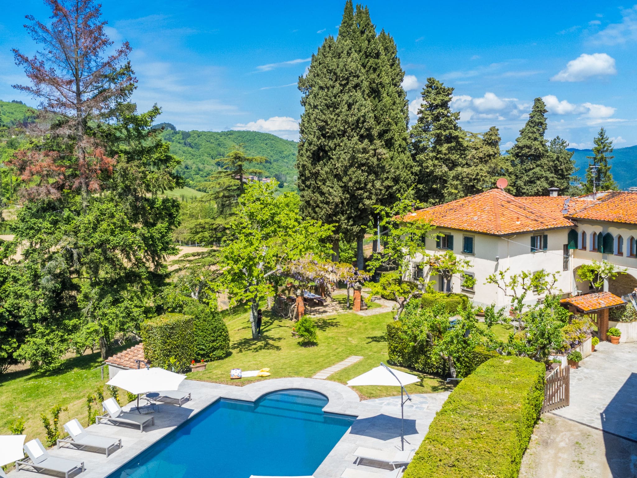 Villa Lamole Greve: Spectacular 10-Bedroom Manor House with Private Pool and Vineyard Views in Tuscan Countryside