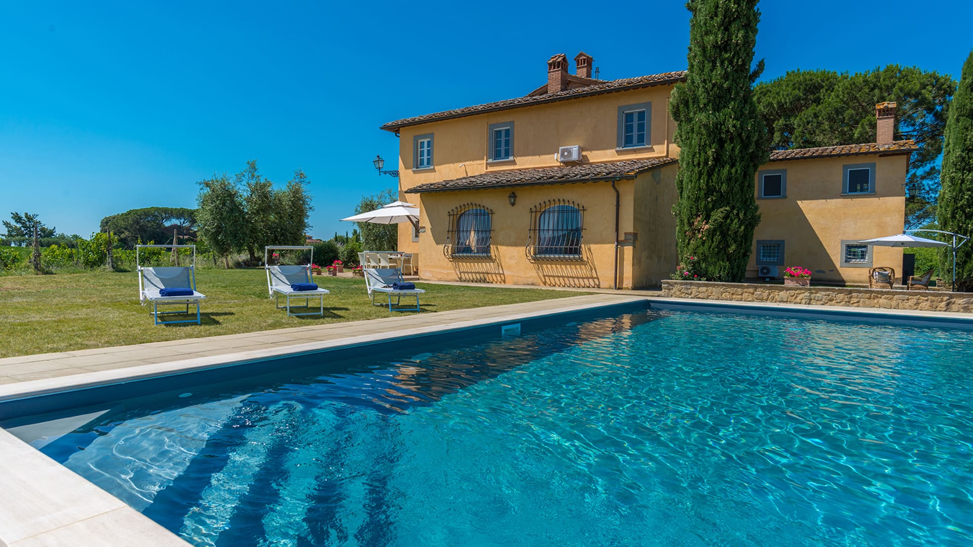 Villa Lavanda Alberoro: Spacious 6-Bedroom Luxury Apartment with Pool, Tuscany