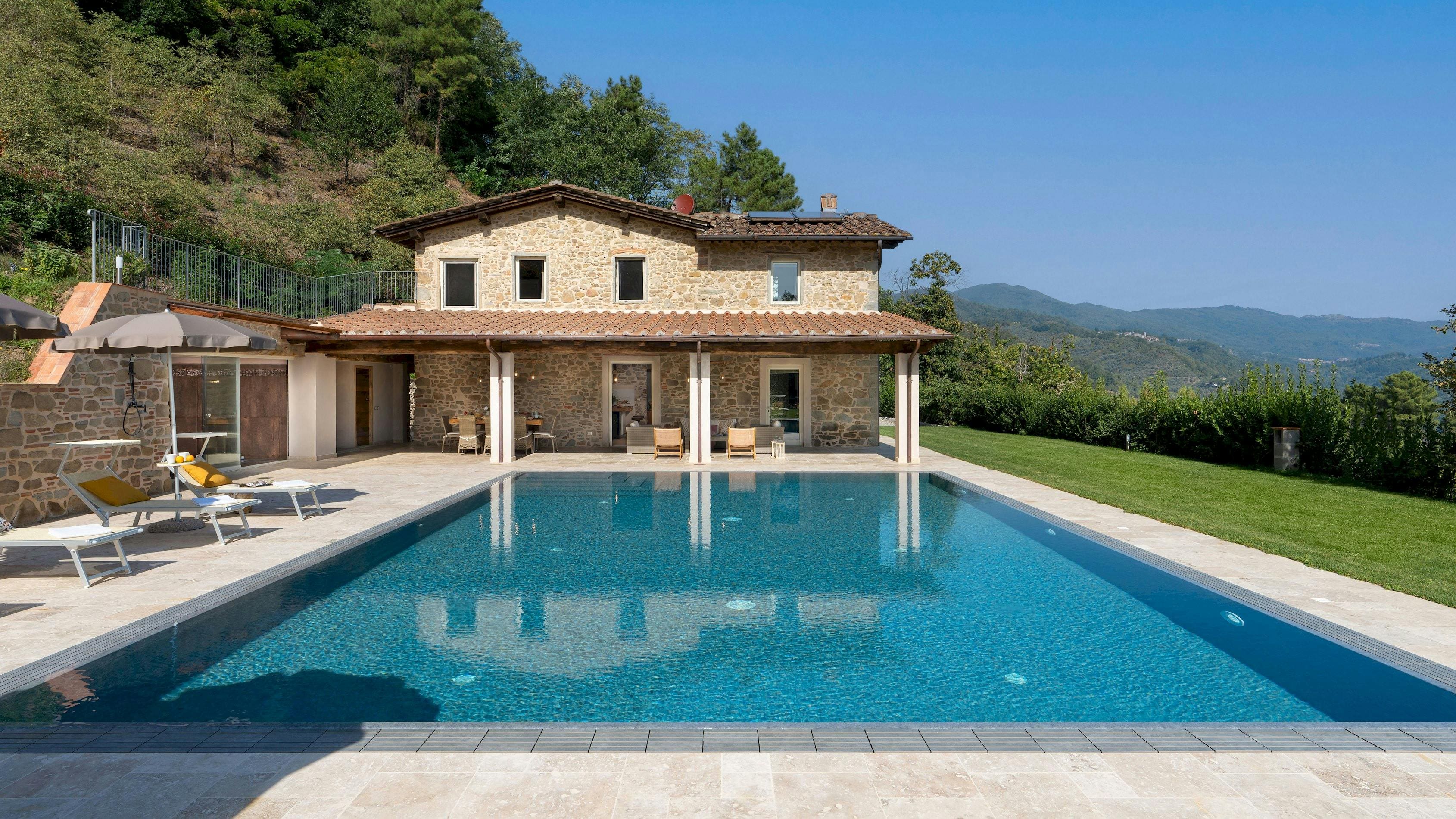 Villa Leccio Sorana: Luxury 4-Bedroom Villa with Pool and Sauna, Tuscany