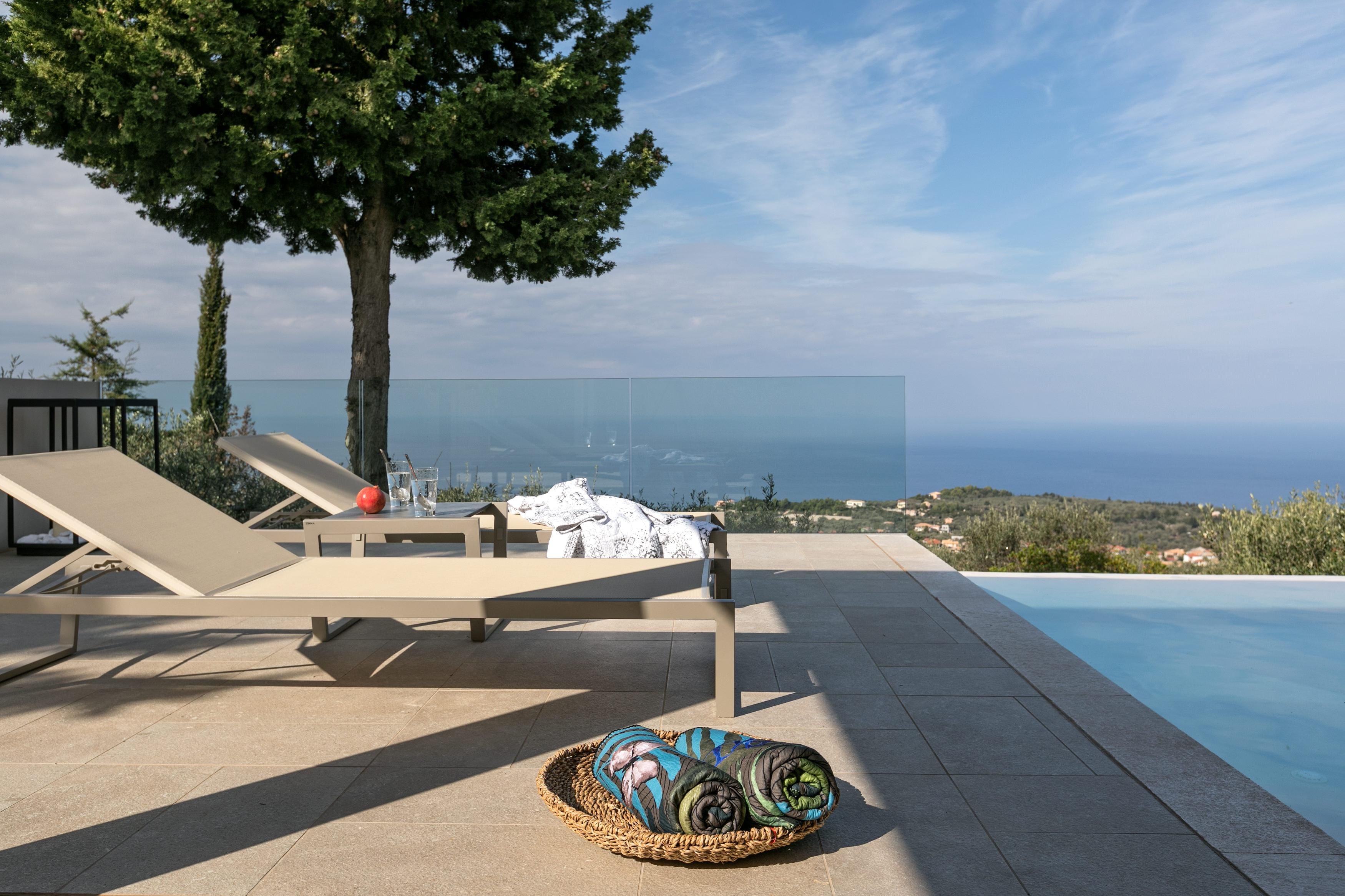 Villa Levanta Lefkada: Luxury Apartment with Infinity Pool and Sea Views, Lefkada