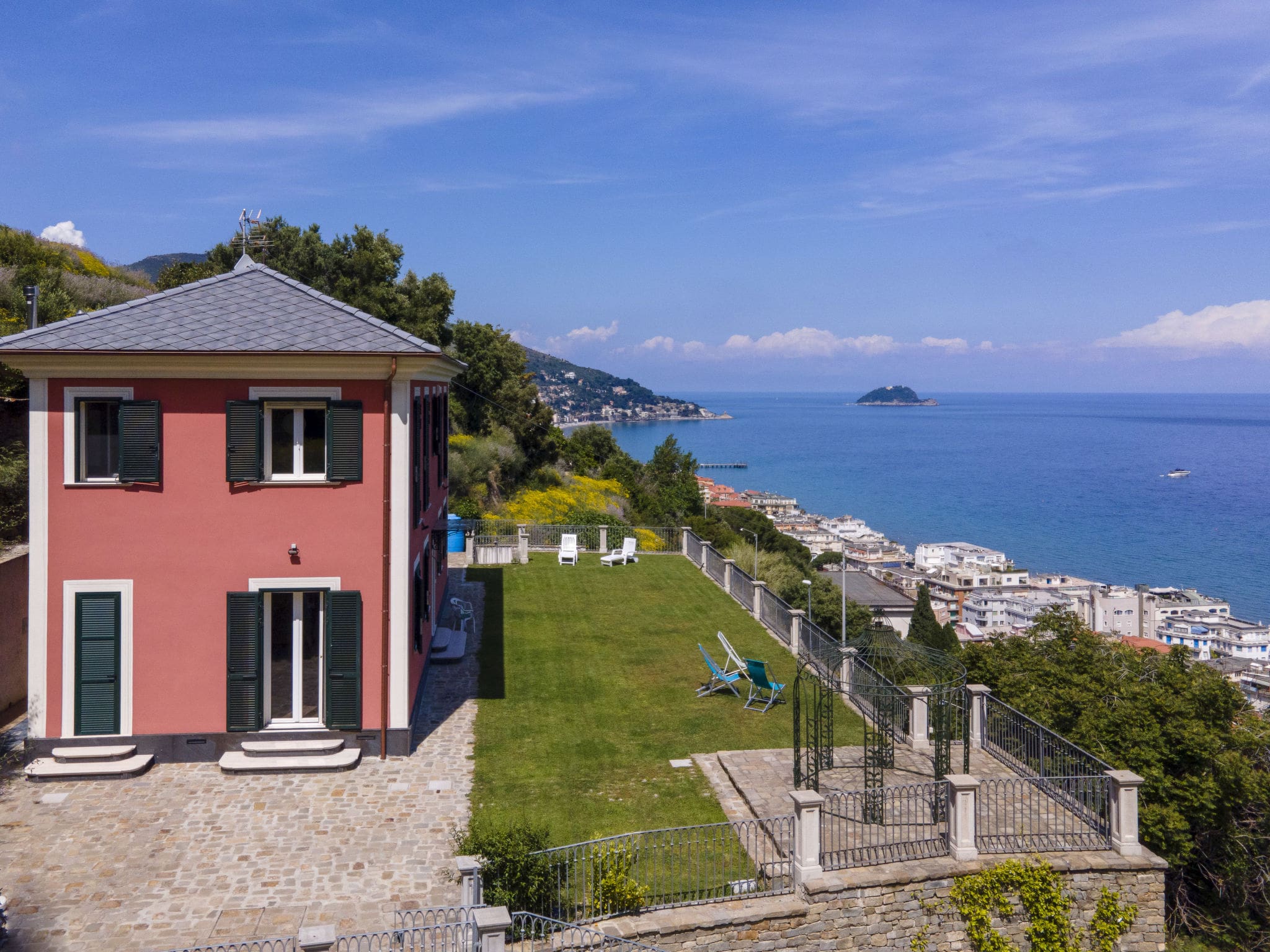 Villa Levante Alassio: Stunning 3-Bedroom Modern Villa with Sea Views and Garden in Italian Riviera