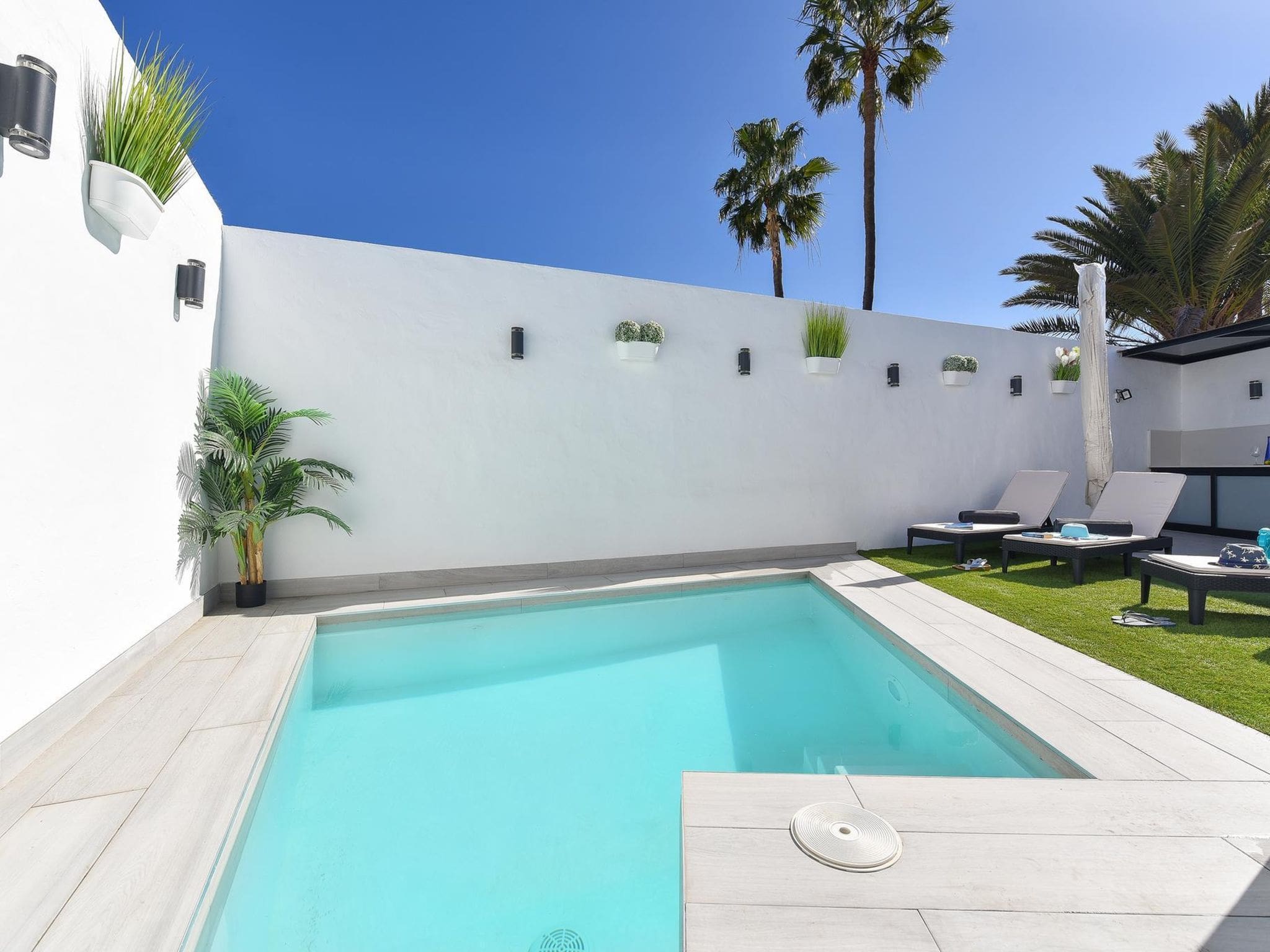 Villa Levante Inglés: Contemporary 2-Bedroom Villa with Private Pool and Modern Amenities in Gran Canaria