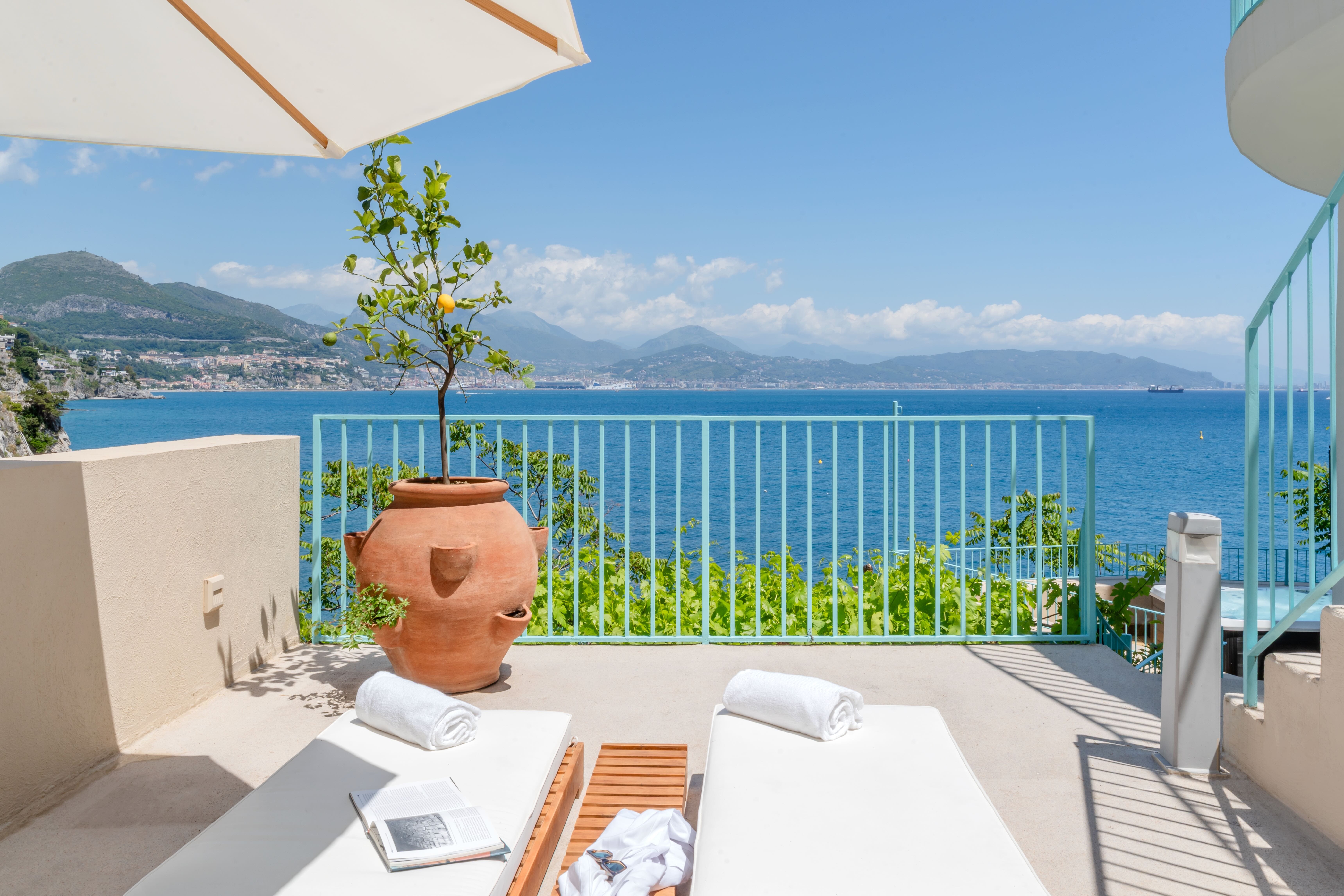 Villa Limoncello Cetara: Elegant 3-Bedroom Villa with Hot Tub and Sea Views, Amalfi Coast