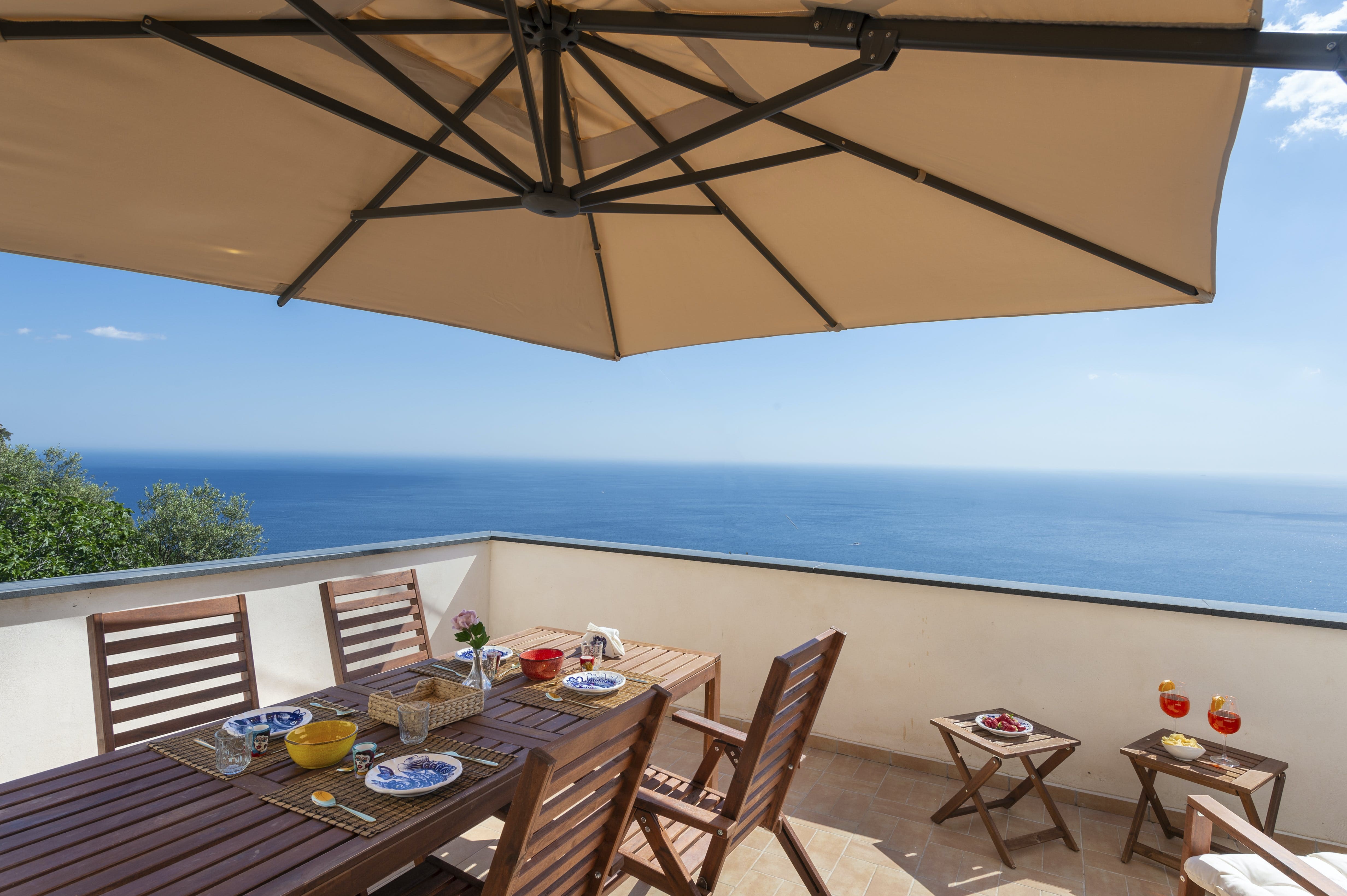 Villa Limoncello Praiano: Elegant 2-Bedroom Apartment with Seaviews and Pool, Praiano