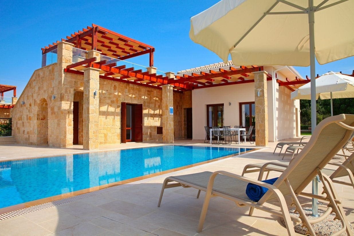 Villa Linos Aphrodite: Spacious 3-Bedroom Apartment with Private Pool and Sea Views, Aphrodite Hills