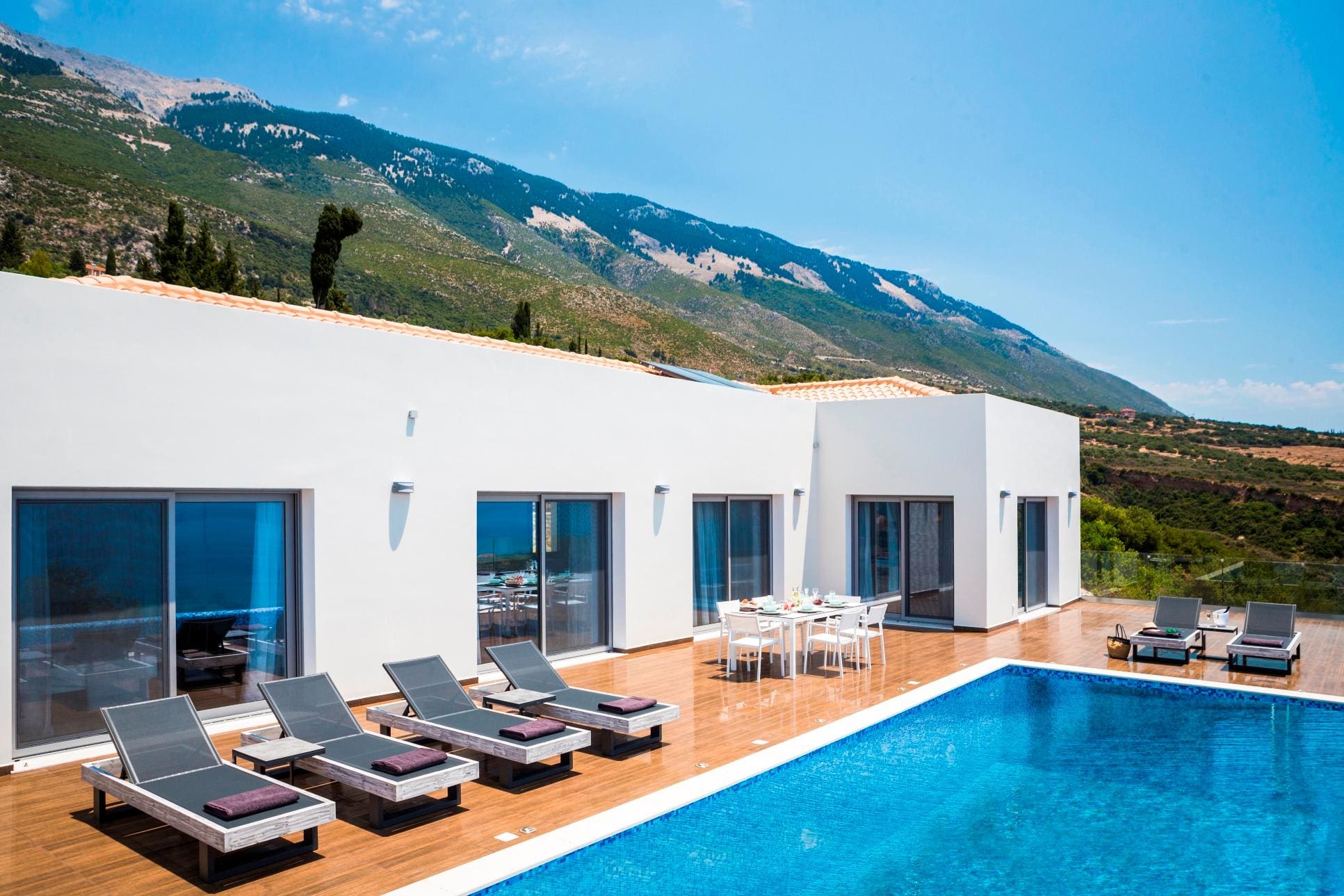 Villa Lithos Livathos: Spacious 5-Bedroom Apartment with Private Pool and Sea Views, Livathos