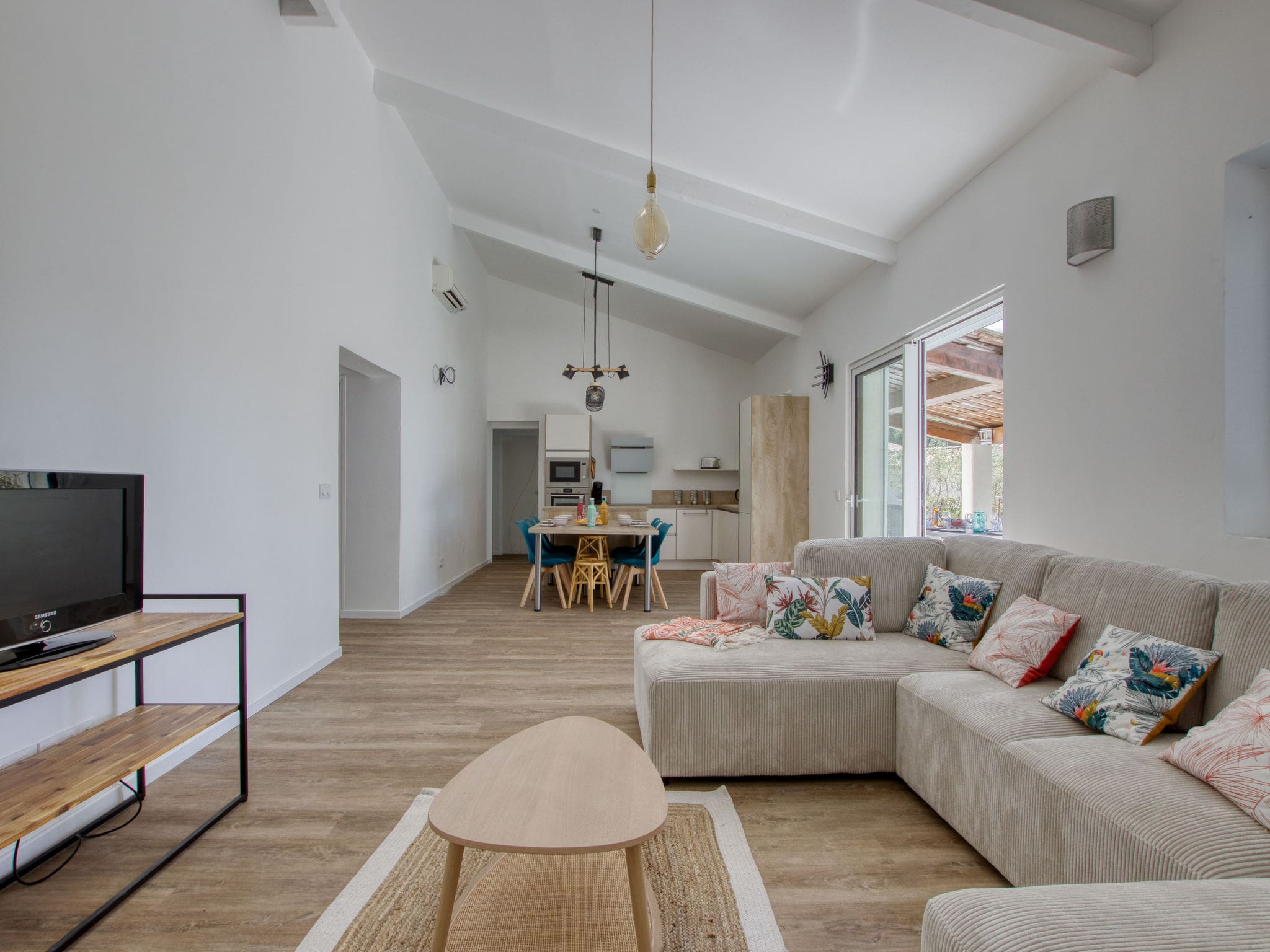 Villa Madrague Bandol: Stunning 4-Bedroom Mediterranean Villa with Sea Views and Private Garden in Provence France