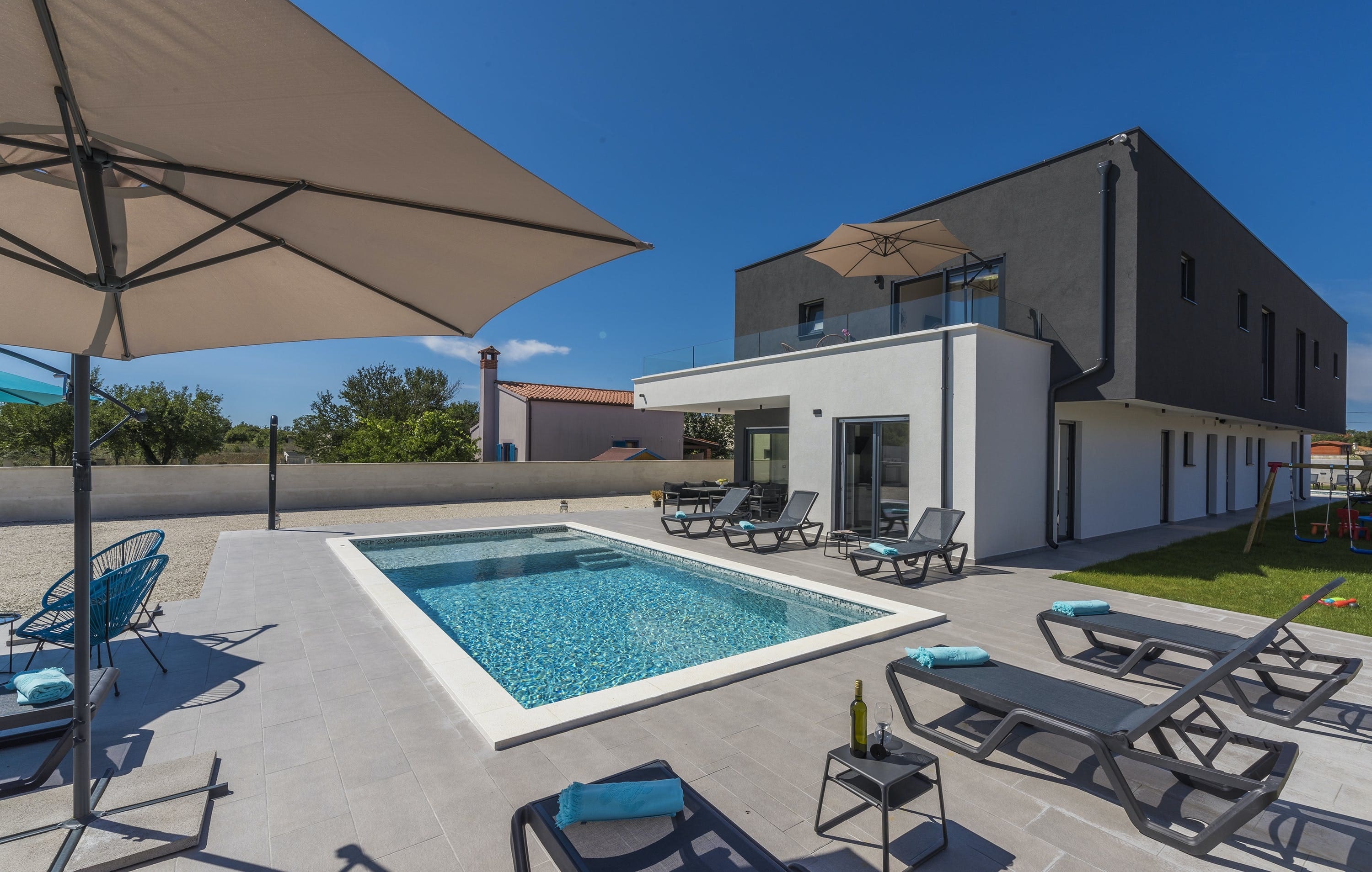 Villa Maestral Pula: Luxurious 8-Bedroom Apartment with Sea View and Pool, Istria