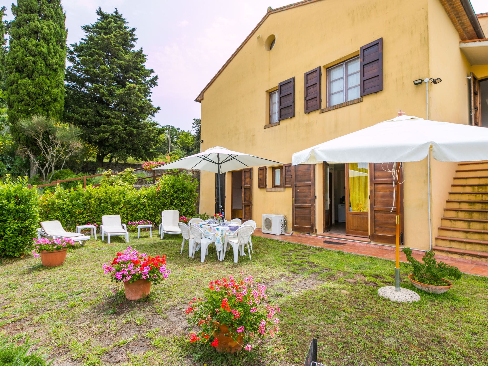 Villa Maestrale Castellina: Spacious 5-Bedroom Villa with Sea Views and Pool Access Near Tuscan Coast