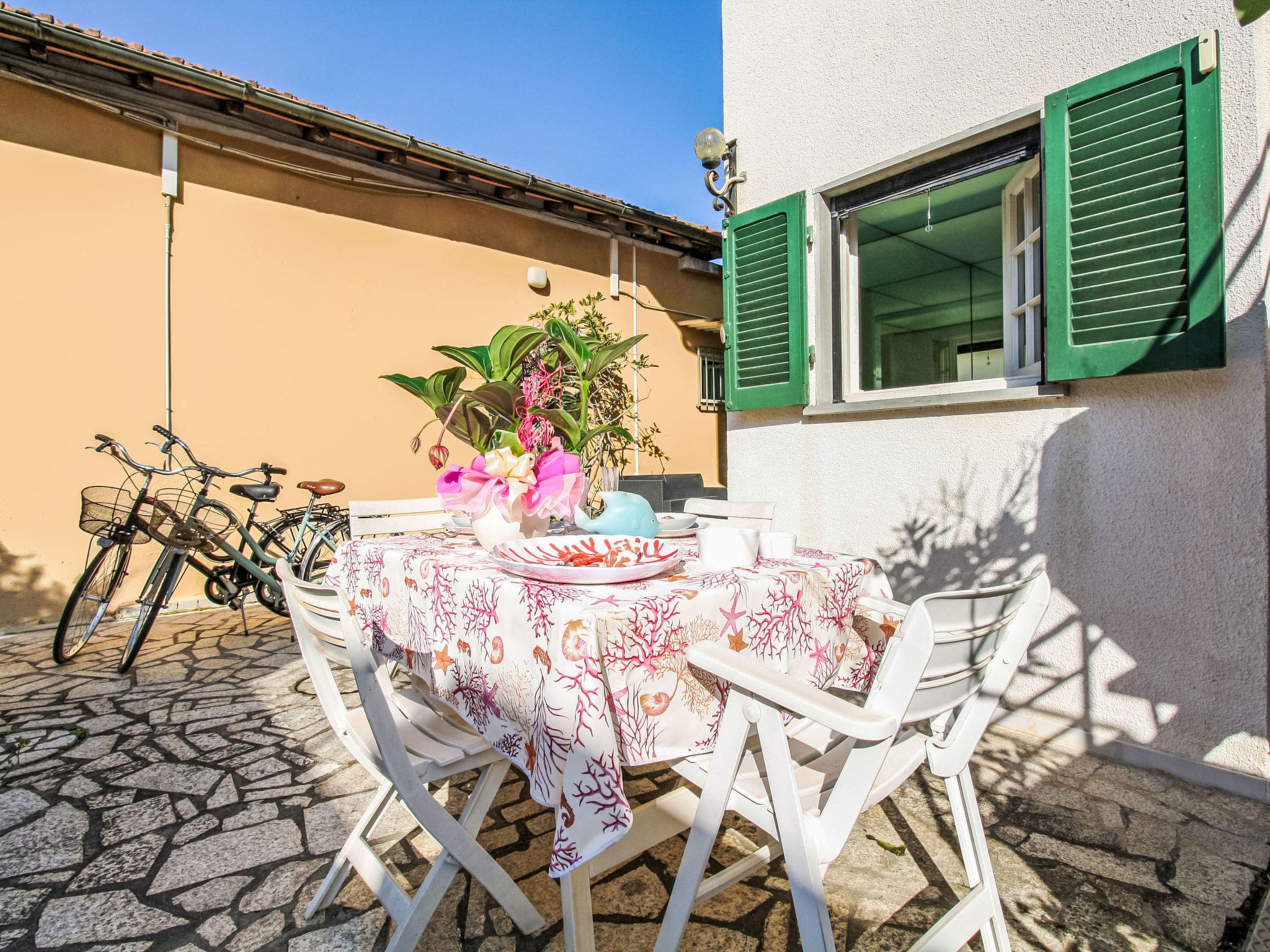 Villa Maestrale Forte: Elegant 1-Bedroom Apartment with Garden Terrace Just Steps from Versilian Coast