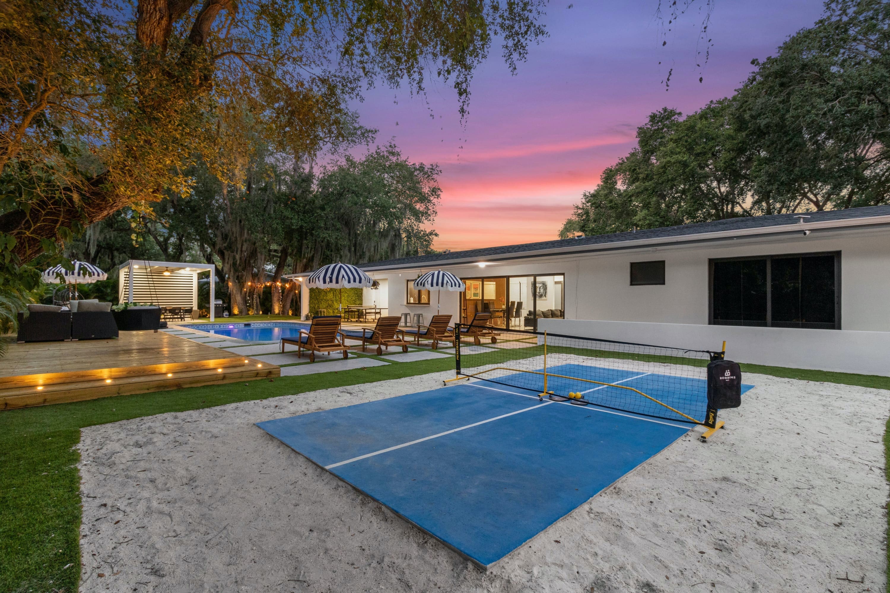 Villa Mahogany Miami: Luxury 6-Bedroom Villa with Pool and Sea Views, Miami