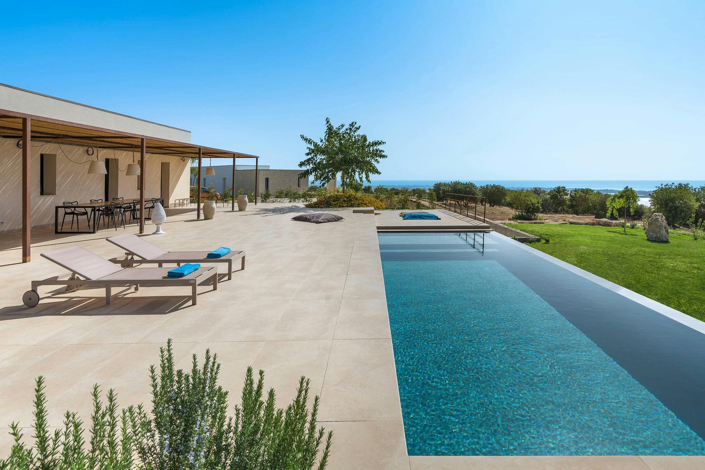 Villa Mandorlo Noto Val di Noto: Luxury 4-Bedroom Villa with Infinity Pool and Sea Views, Sicily