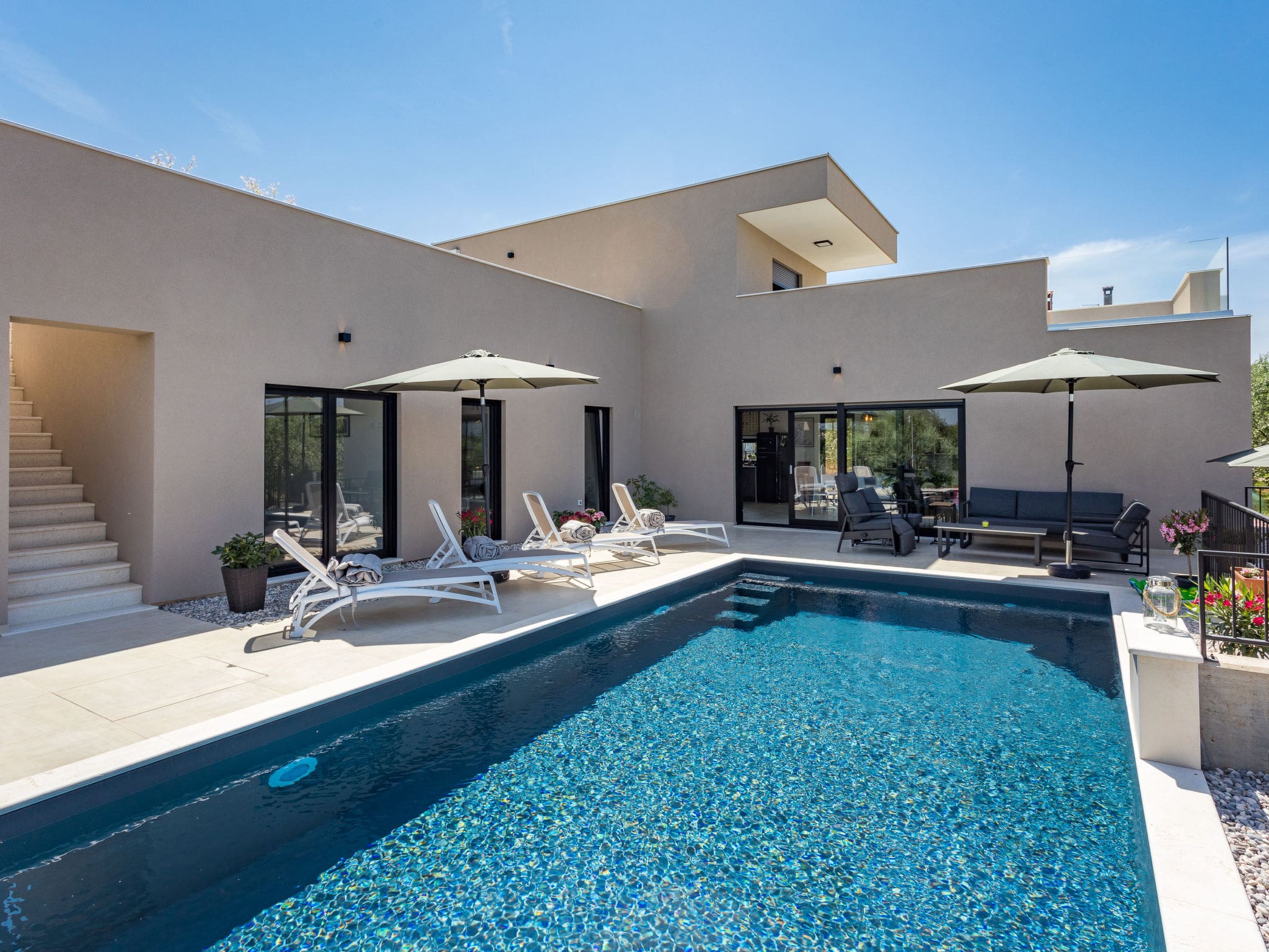 Villa Mandrac Novigrad: Stunning 3-Bedroom Contemporary Villa with Private Pool in Historic Istrian Town