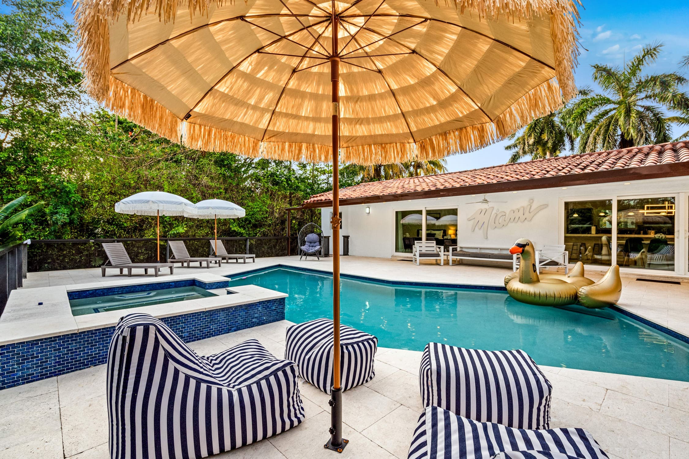 Villa Mangrove Surfside Surfside: Luxury 5-Bedroom Villa with Seaview and Pool, Surfside