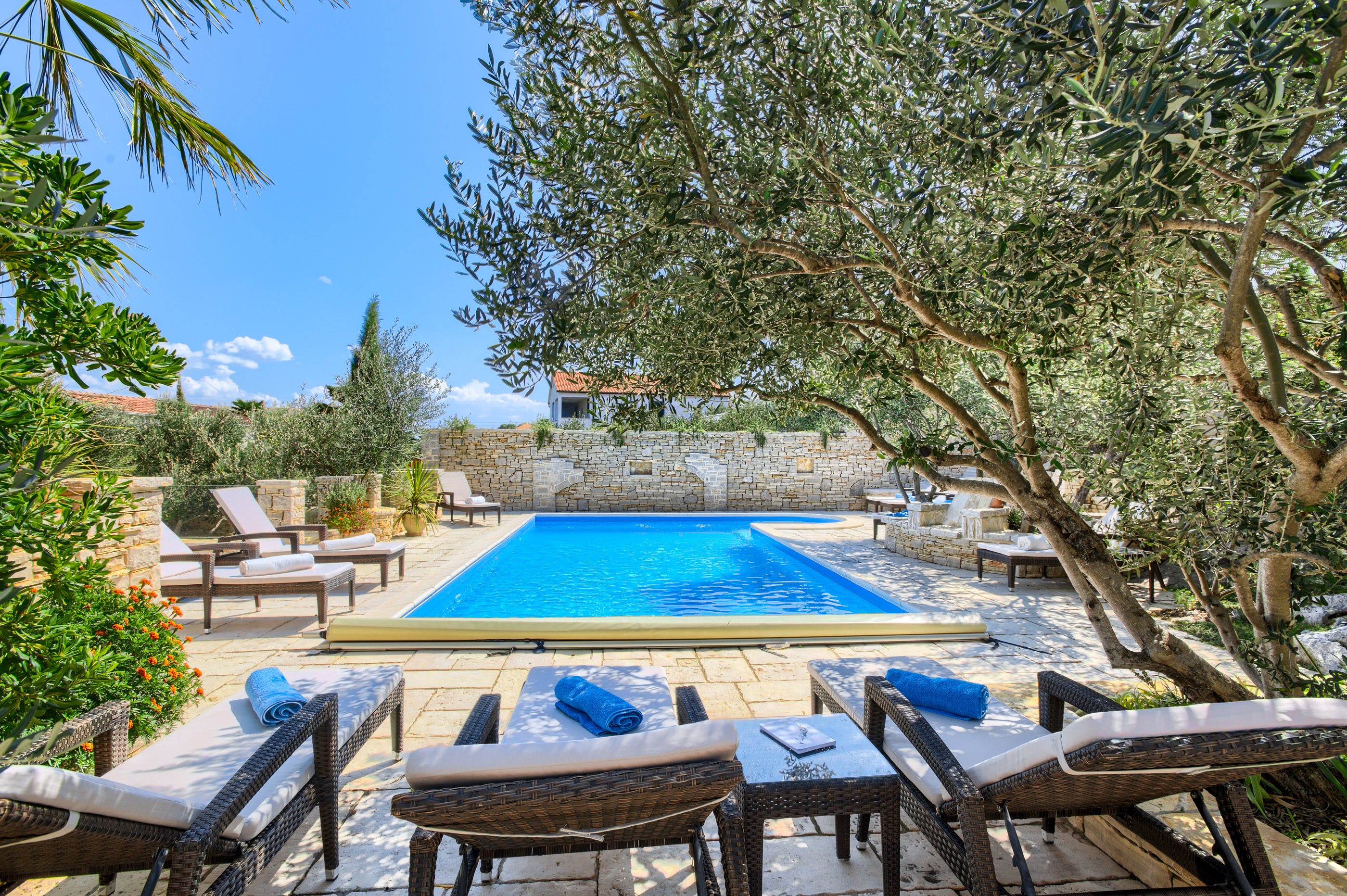 Villa Maraska Tribunj: Spacious 11-Bedroom Luxury Villa with Hot Tub and Seaview, Zadar