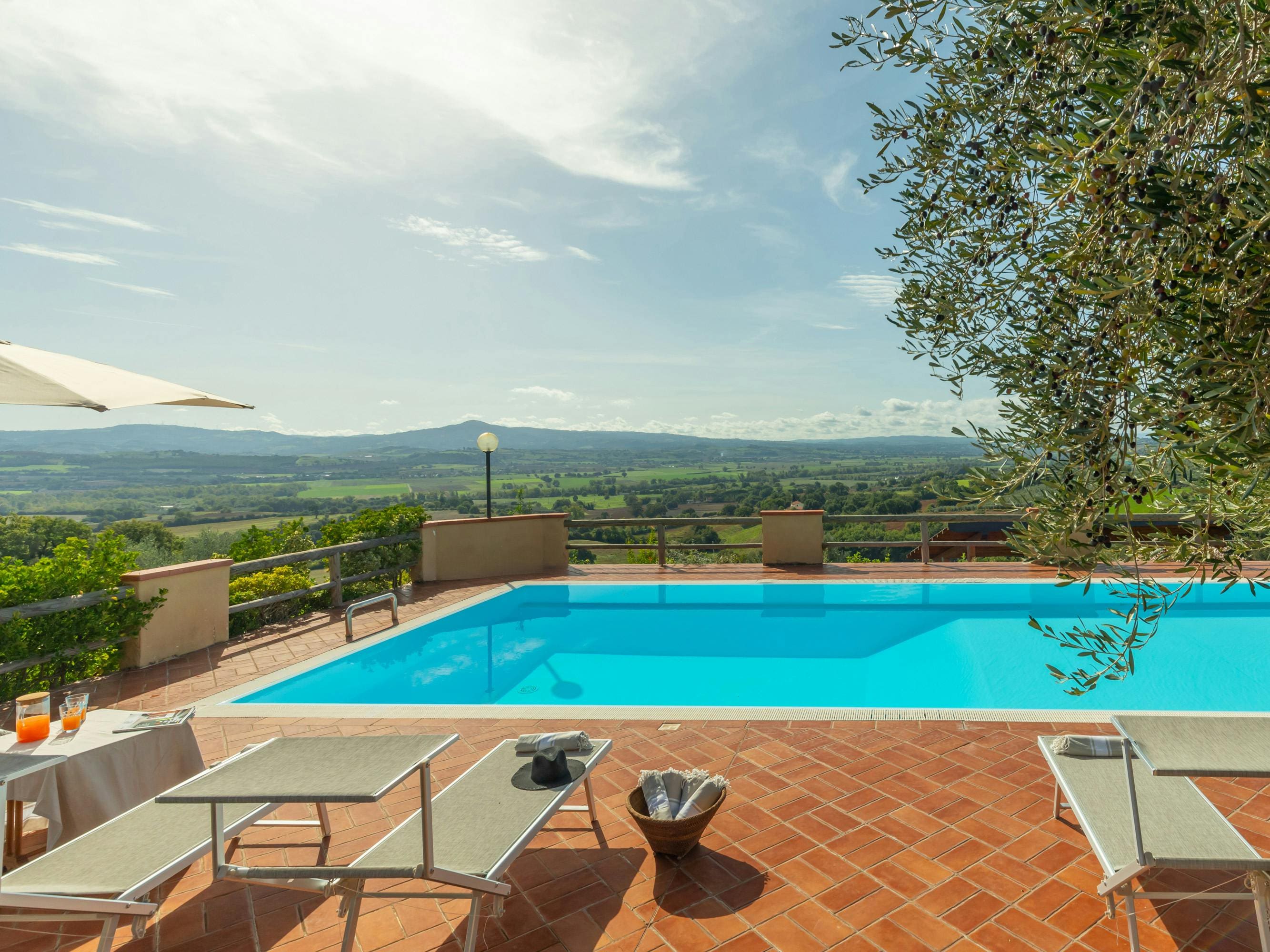Villa Maremma Campagnatico: Spacious 6-Bedroom Villa with Pool and Countryside Views, Tuscany South