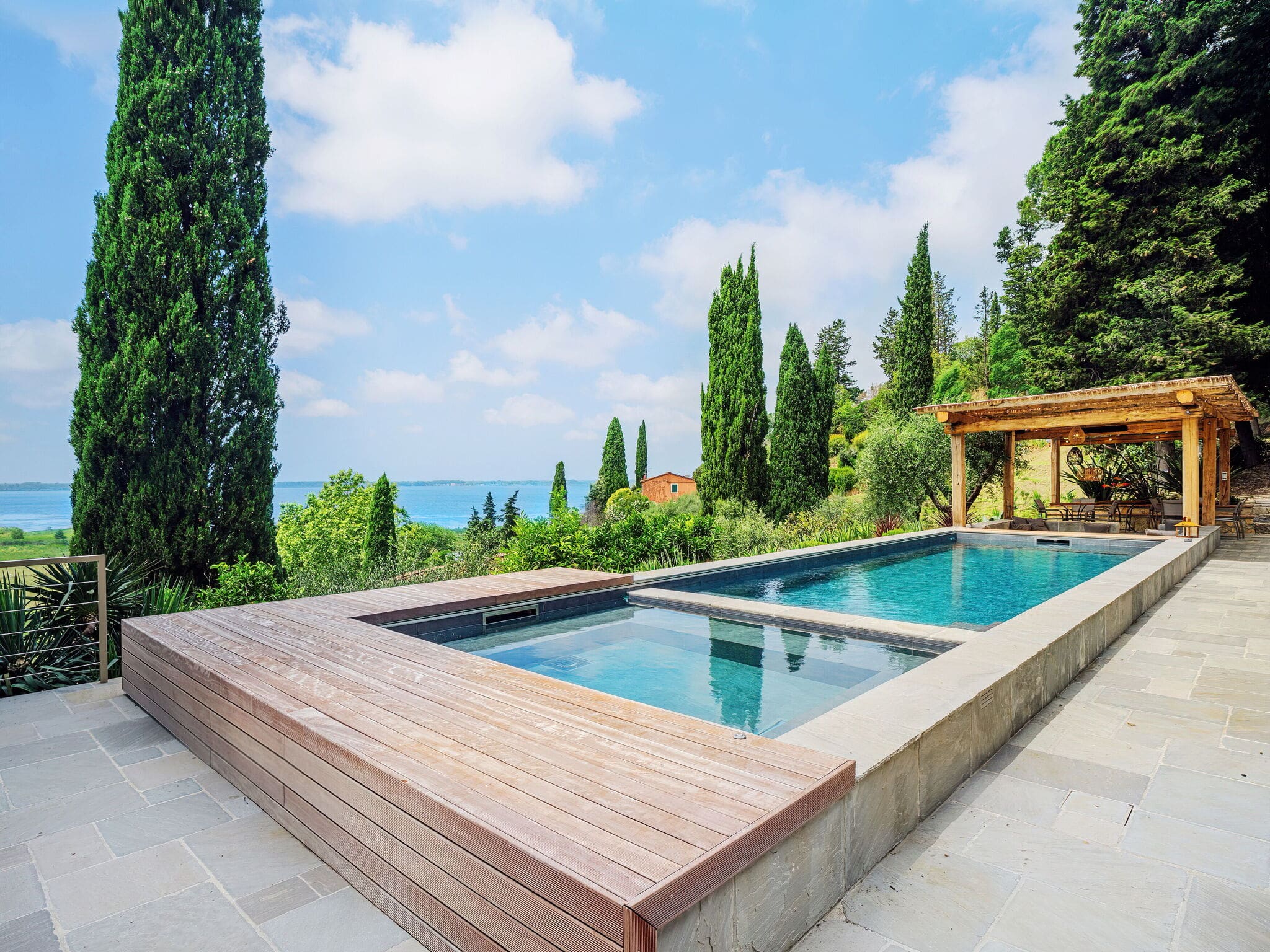 Villa Massaciuccoli Viareggio: Spacious 5-Bedroom Apartment with Pool and Sauna, Viareggio