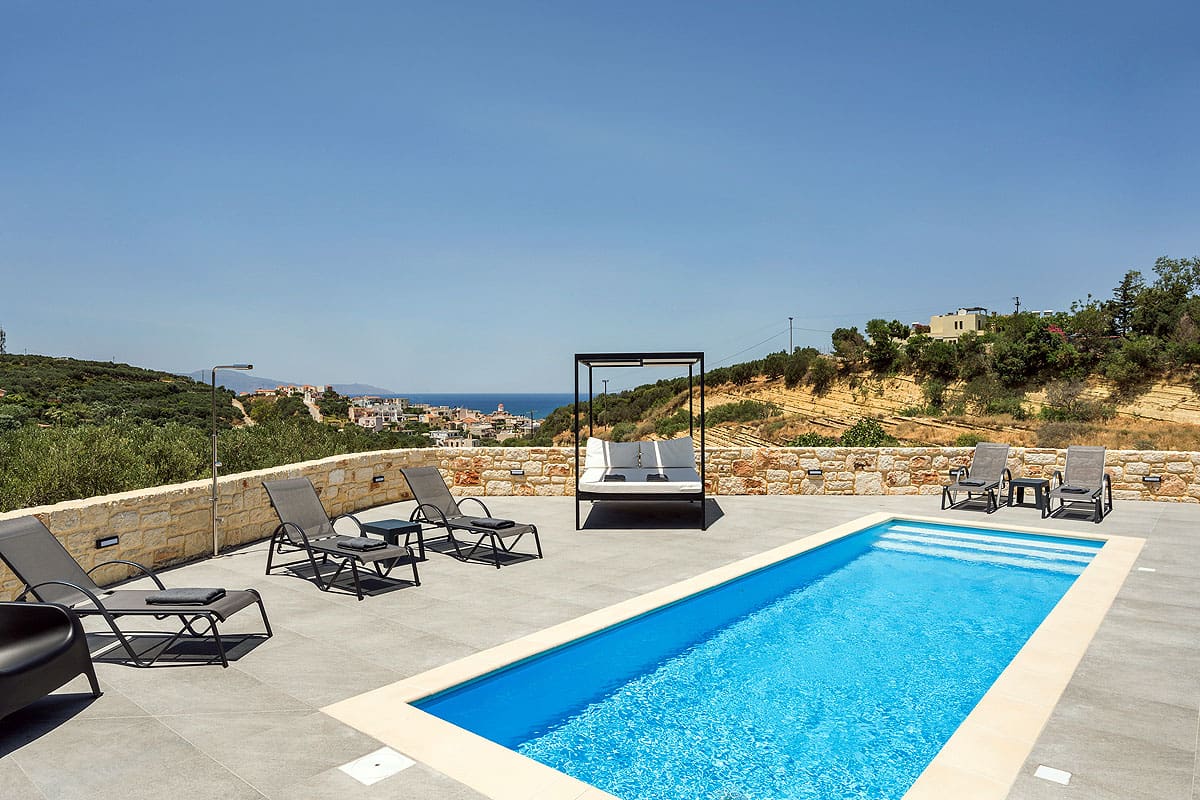 Villa Meltemi Agia Marina: Spacious 8-Bedroom Luxury Apartment with Pools, Agia Marina