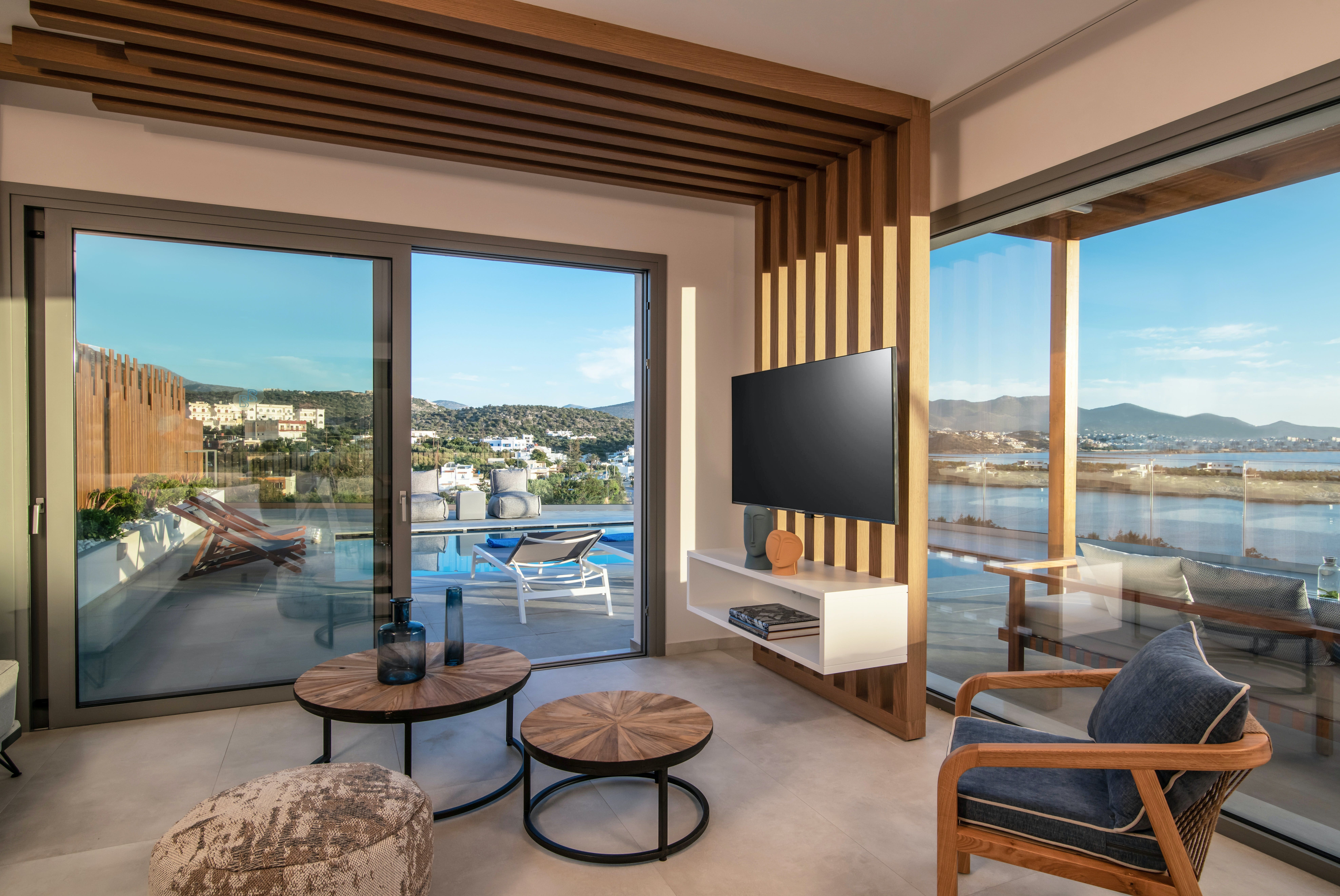 Villa Meltemi Agios Agios Nikolaos Town: Spacious 8-Bedroom Apartment with Seaviews and Pool, Agios Nikolaos