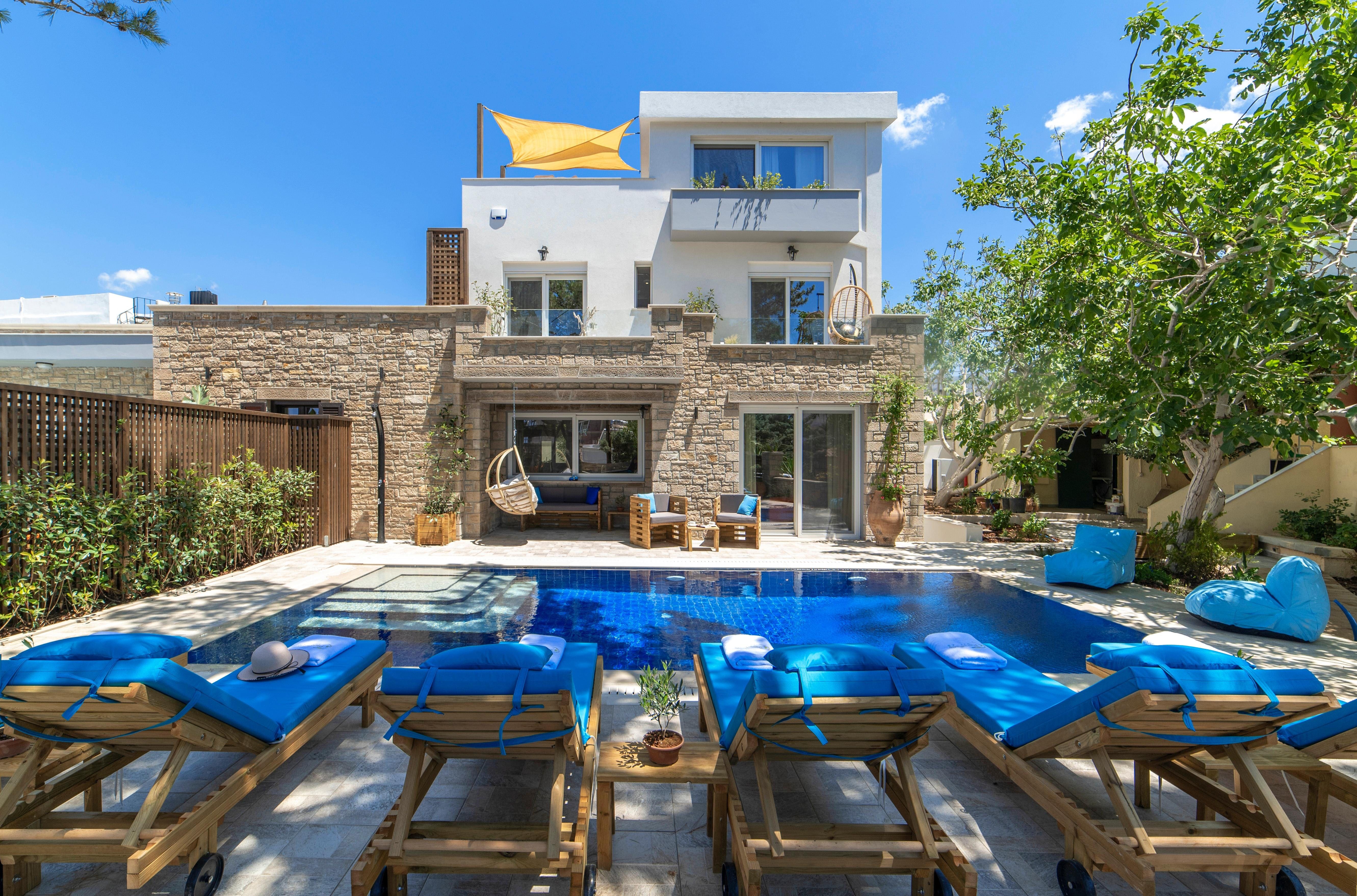 Villa Meltemi Agios Nikolaos: Spacious 7-Bedroom Luxury Apartment with Seaview and Pool, Crete