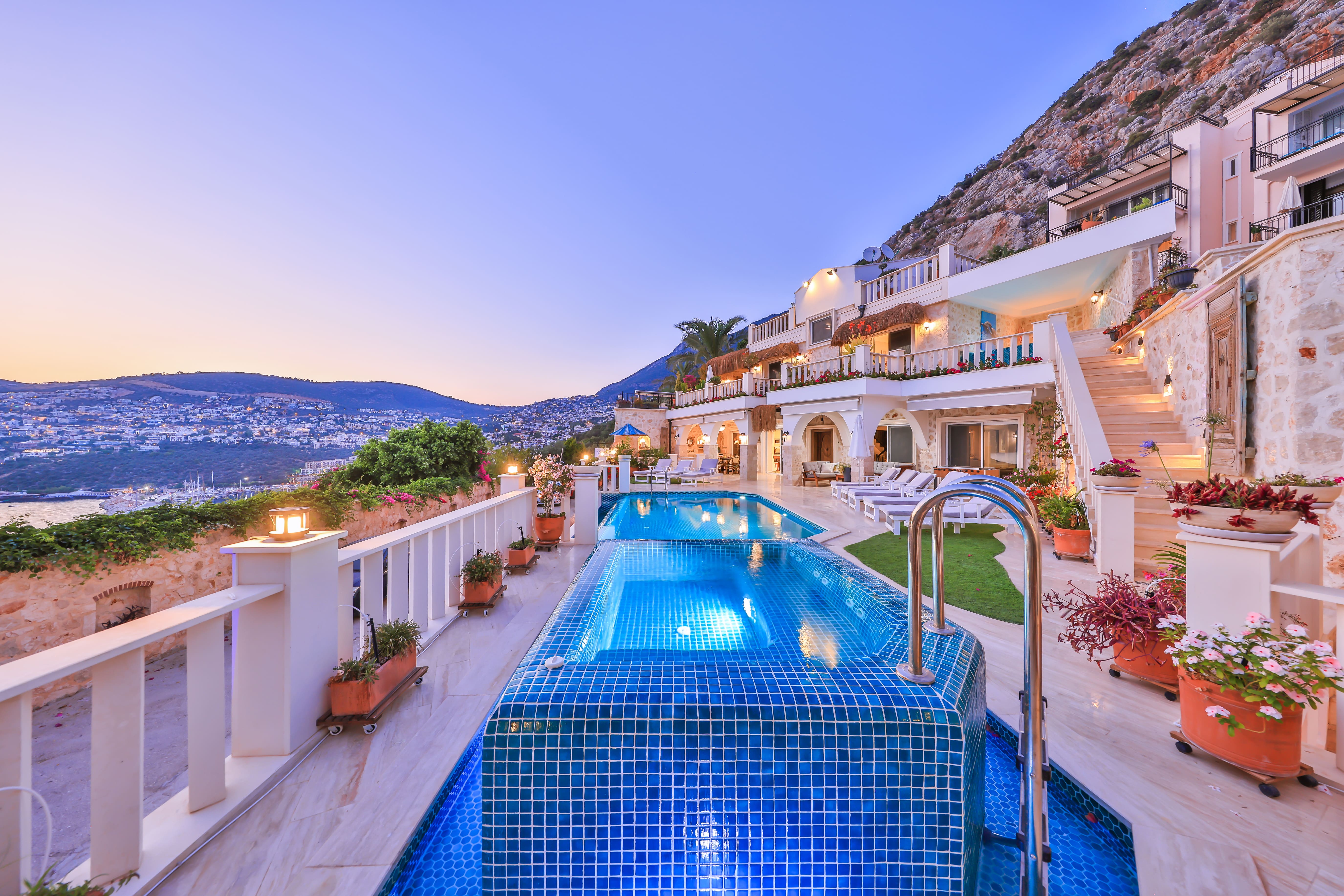 Villa Meltemi Antalya Turkey 2: Elegant 5-Bedroom Villa with Seaview and Pool, Antalya