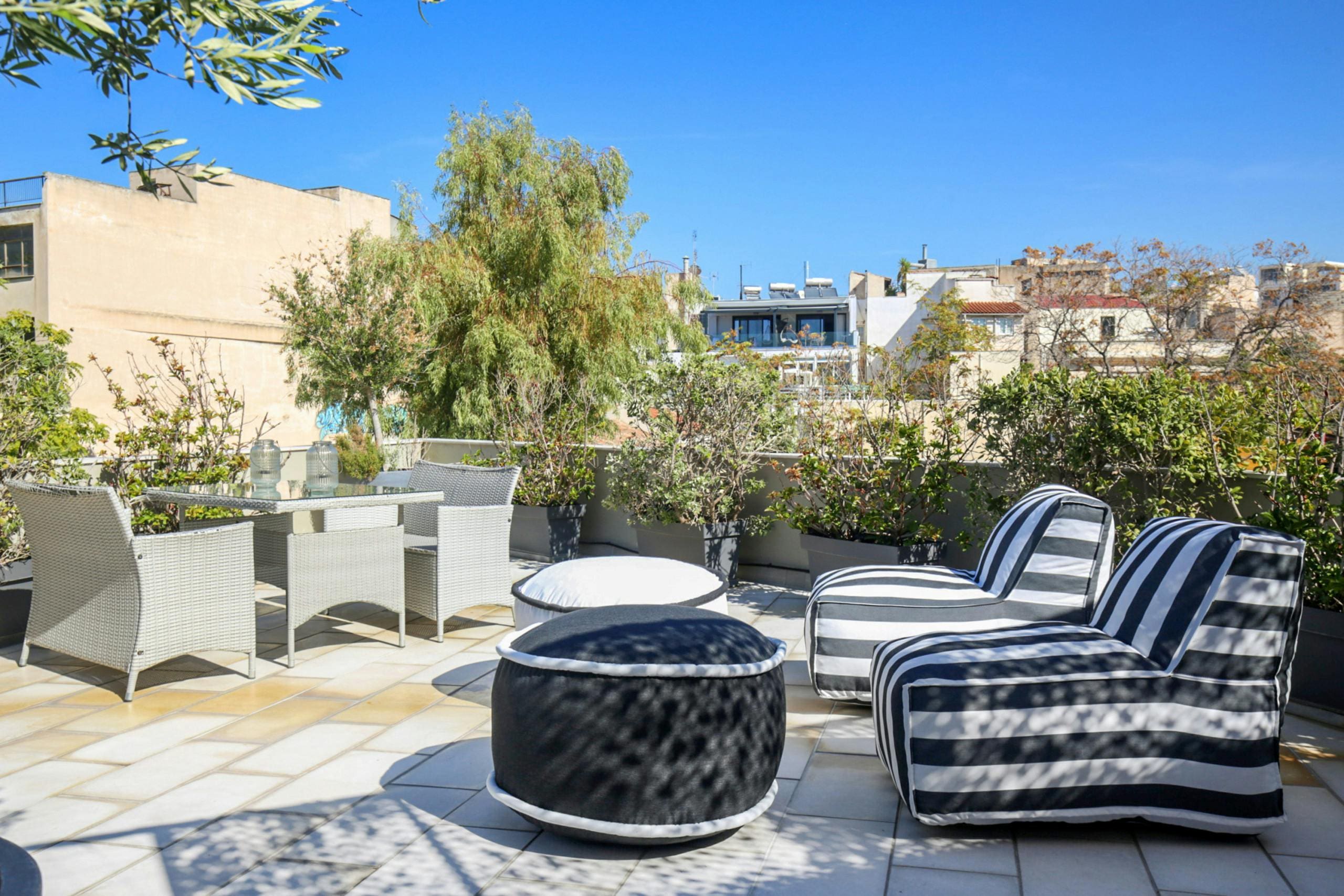 Villa Meltemi Athens: Spacious 3-Bedroom Luxury Apartment for 15, Athens